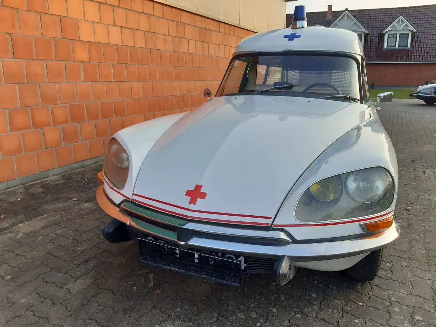 Citroen DS / ID 20 Break - Krankenwagen incl. orig. Dach Blanco - 2