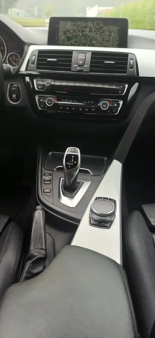 BMW 320 320d Touring xDrive Aut. Noir - 1
