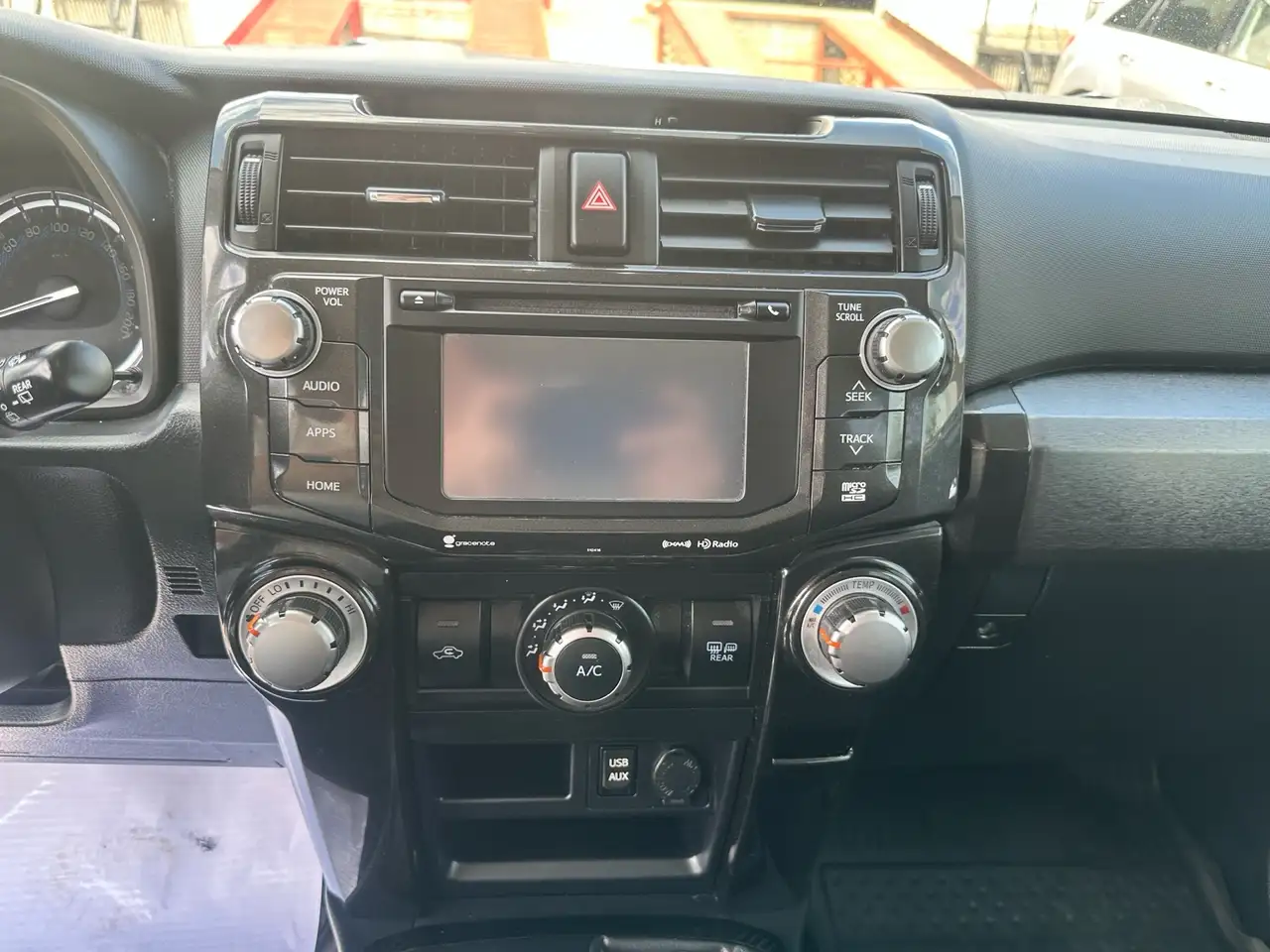 Toyota 4-Runner снимка Toyota 4-Runner