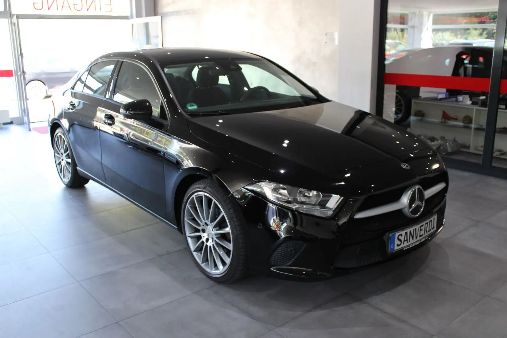 Mercedes-Benz A 180 d LIMOUSINE BUSINESS-PAKET AMG *I.HAND* Schwarz - 2