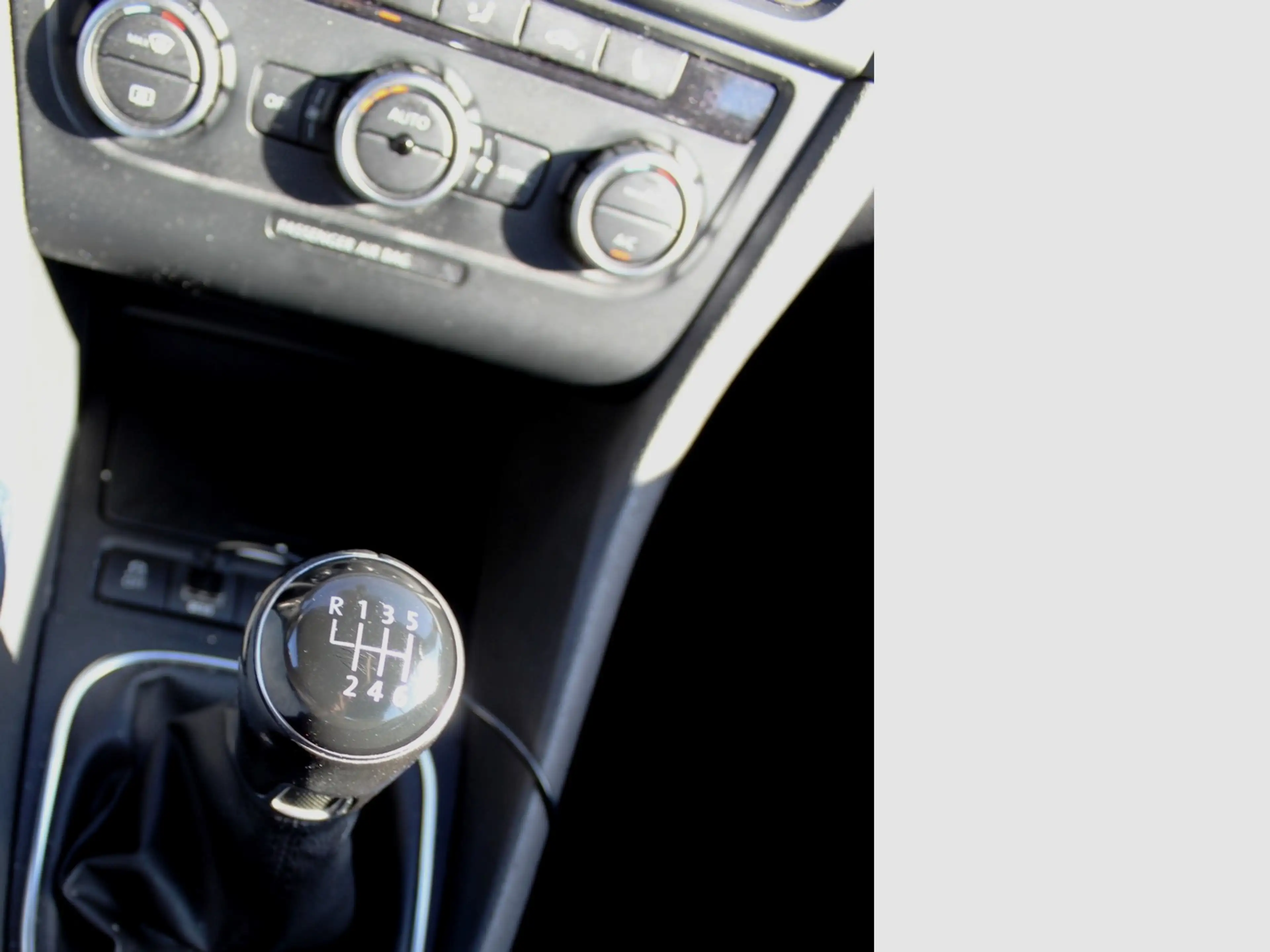 Volkswagen Golf Cabriolet Lounge BMT Allwetter Leder Top — photo 15