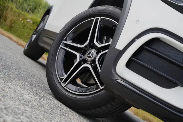Mercedes-Benz GLB Class view 3