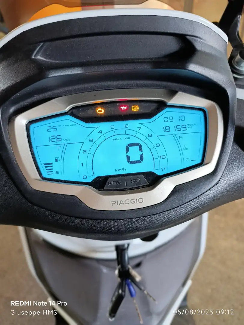 Piaggio Beverly 300 hpe abs Biały - 2