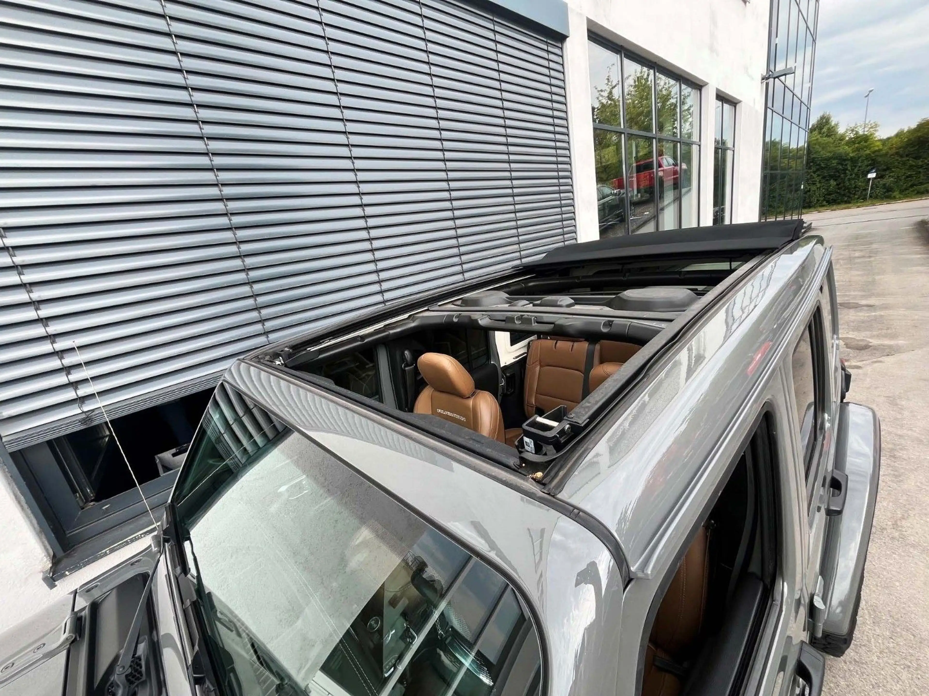 Jeep Wrangler Rubicon 3,6V6 Sky One Touch — photo 6