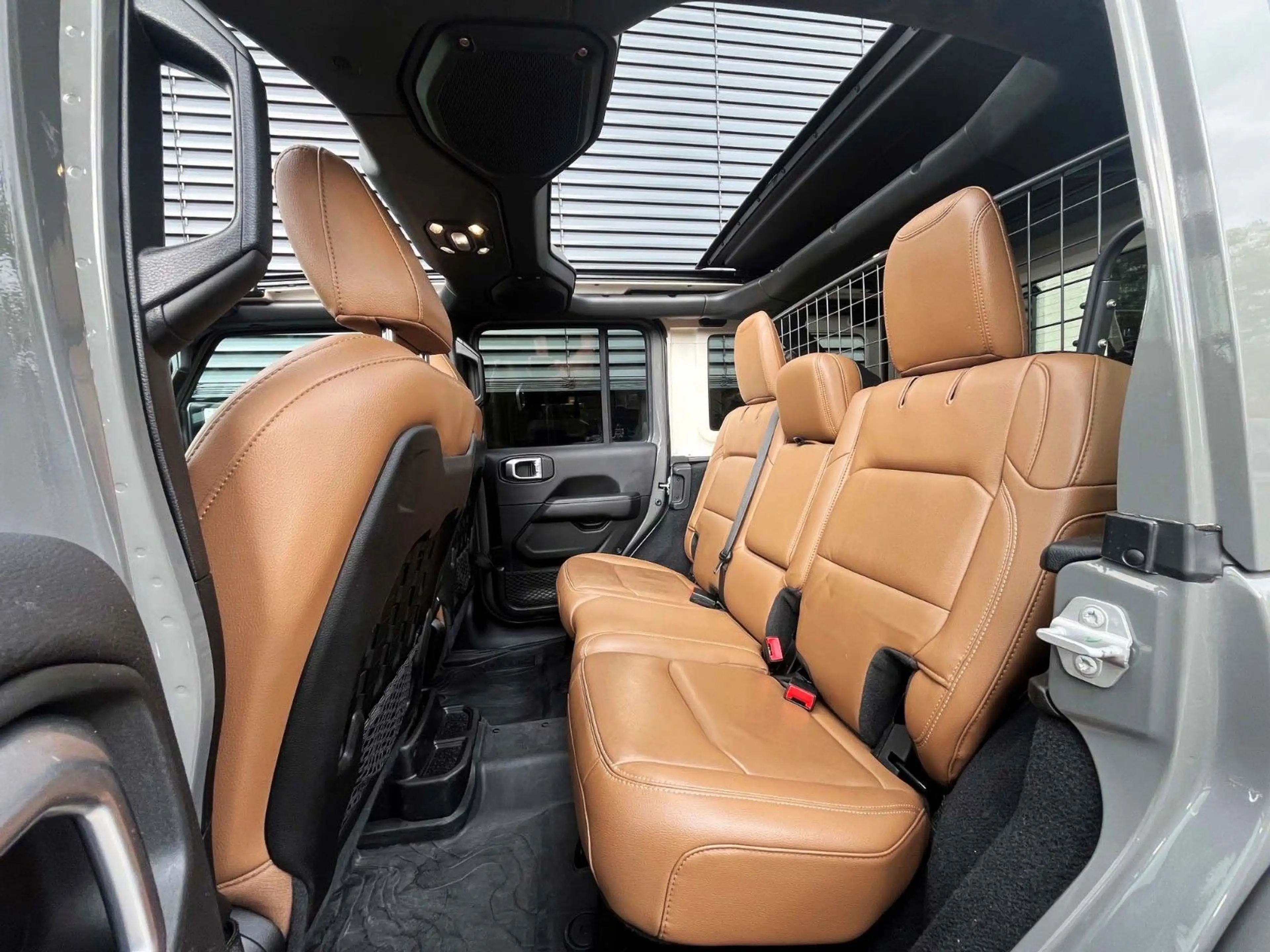 Jeep Wrangler Rubicon 3,6V6 Sky One Touch — photo 9