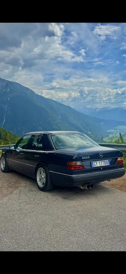 Mercedes-Benz E 230, foto 1