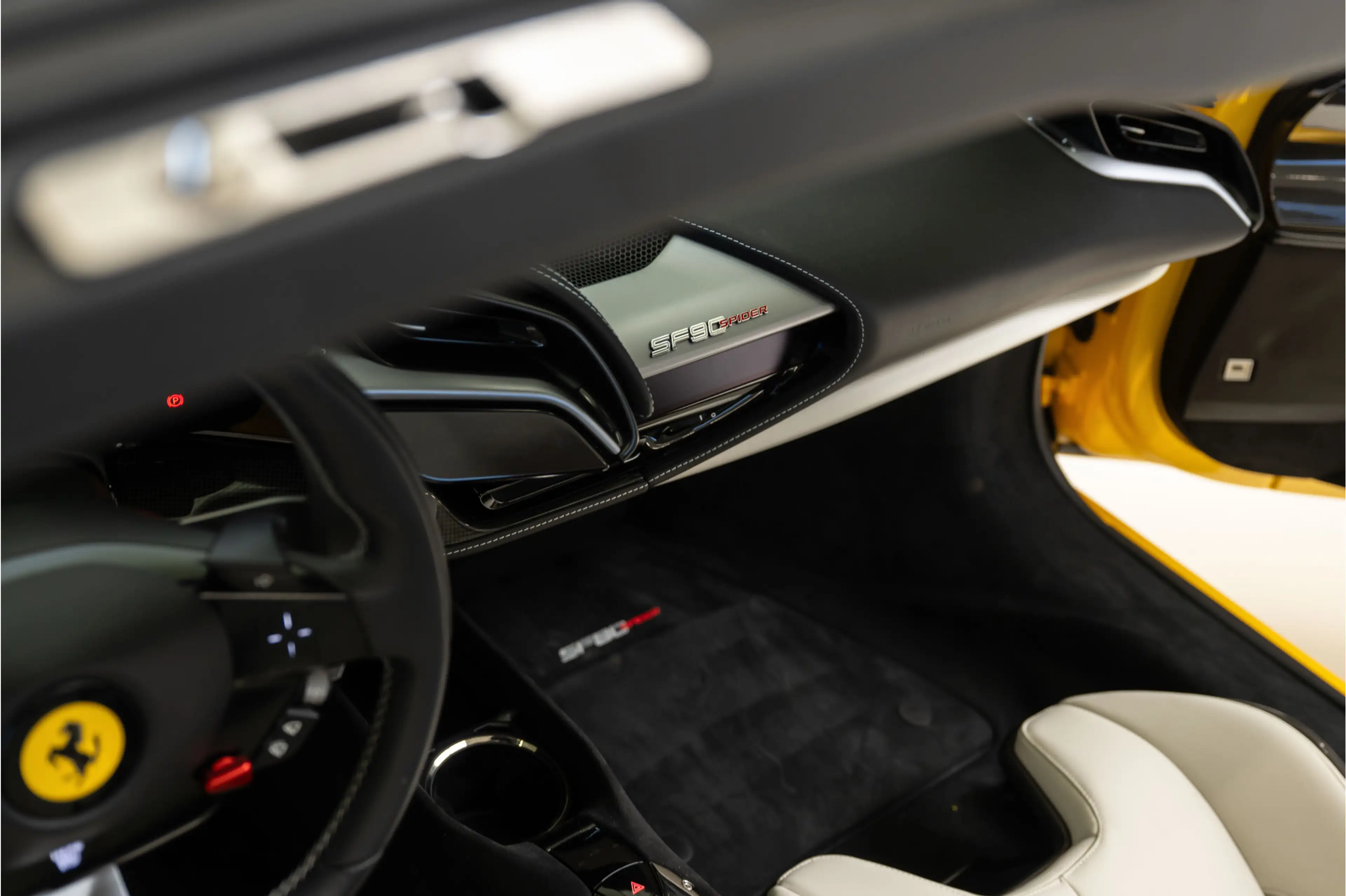 Ferrari SF90 Spider 4.0 V8 Assetto Fiorano, Giallo Triplo Strato, Full — photo 12