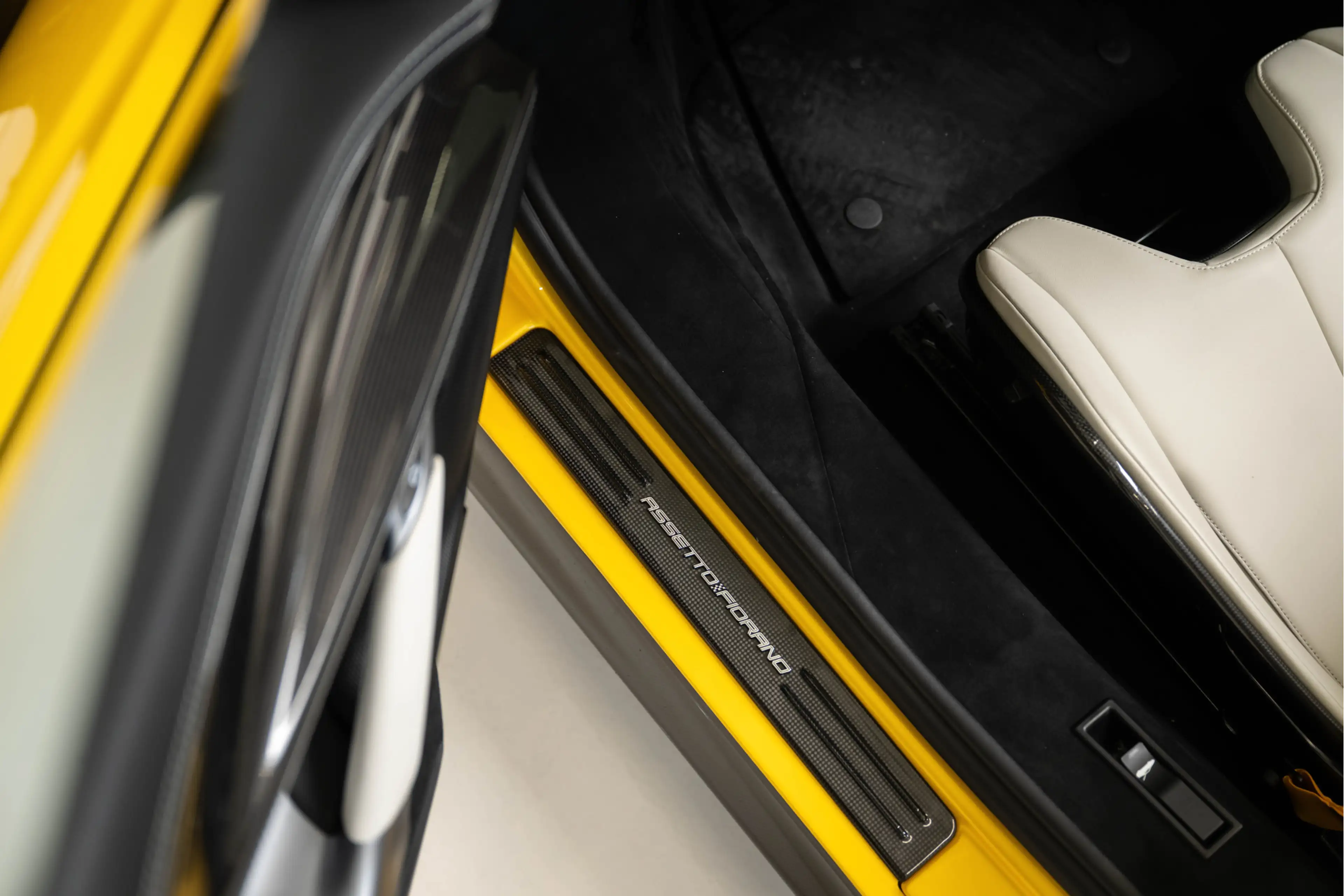 Ferrari SF90 Spider 4.0 V8 Assetto Fiorano, Giallo Triplo Strato, Full — photo 8
