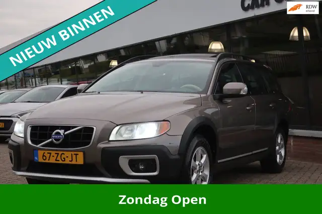 Volvo XC70 3.2 Momentum 2e EIG_NAVI_KEYLESS_PANO_PDC V+A_NAP.