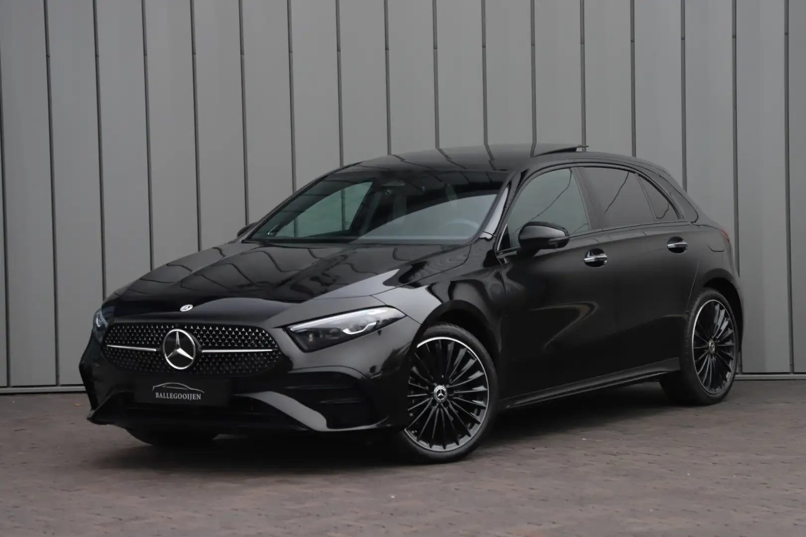 Mercedes-Benz A 250 250e AMG | 218PK | Pano | Keyless-go | Burmester | Schwarz - 1