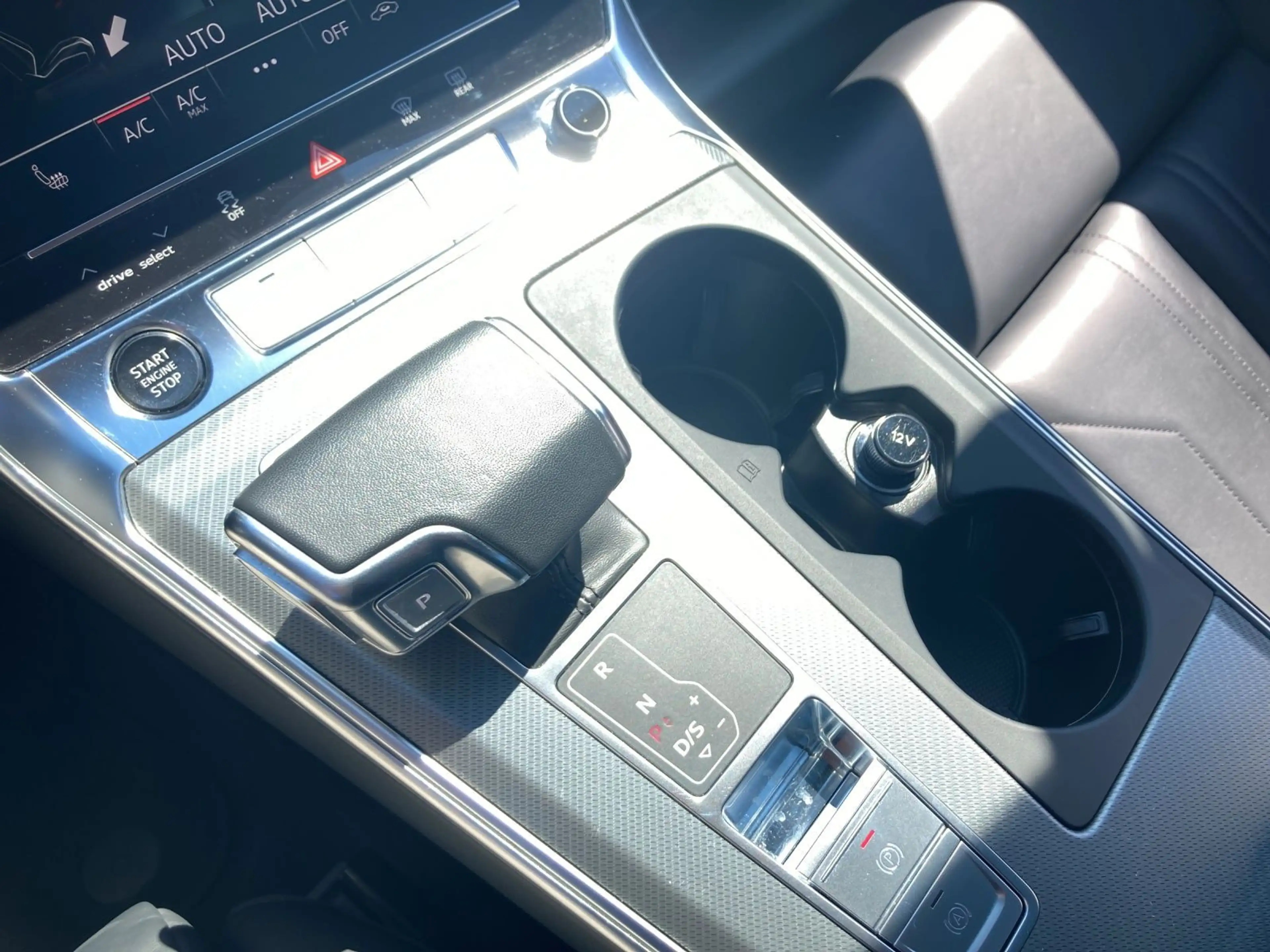 Audi A6 40 TDI Q SPORT PANO LM20 LEDER MATRIX — photo 11