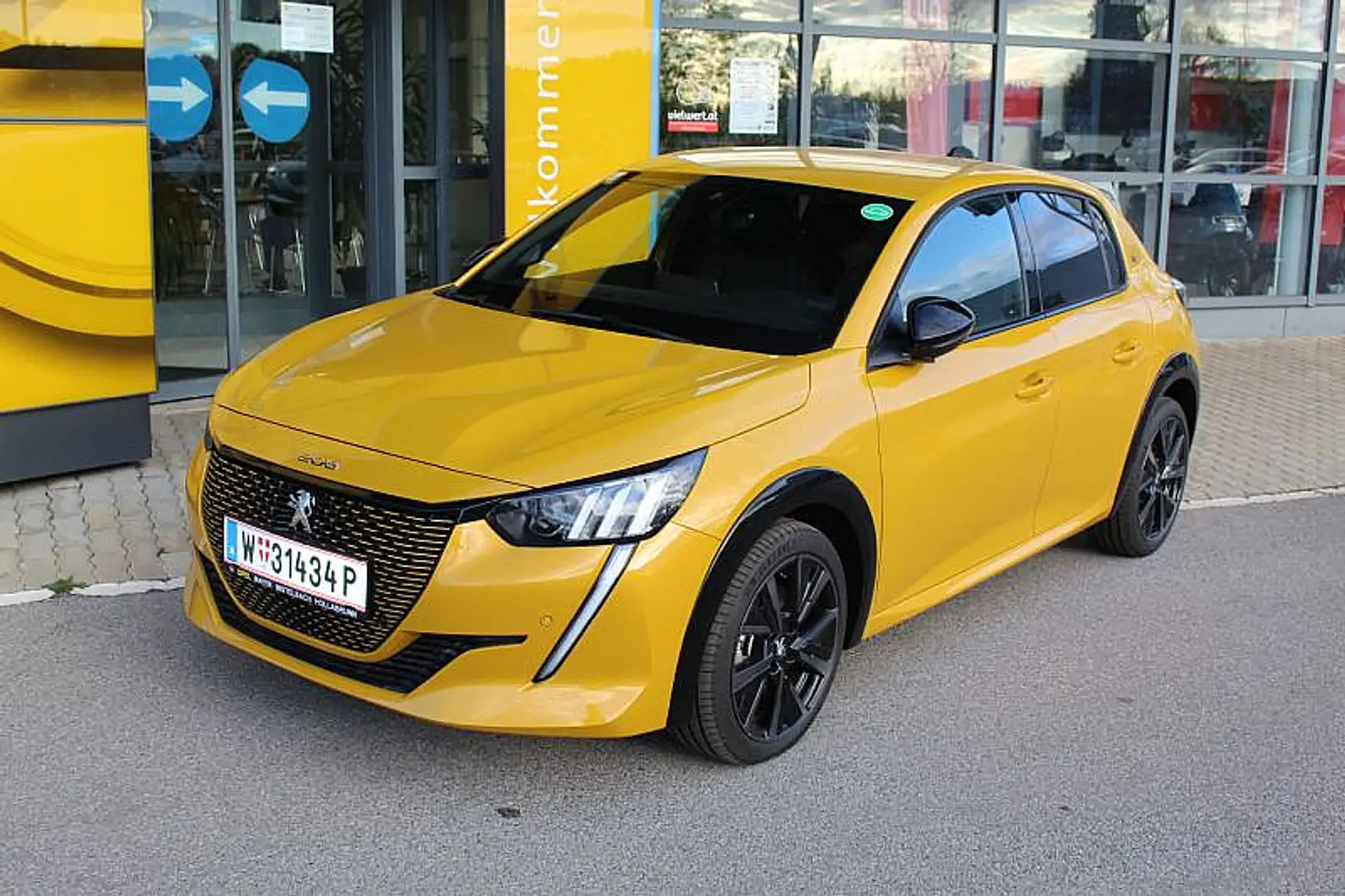 Peugeot e-208 50kWh GT Yellow - 1
