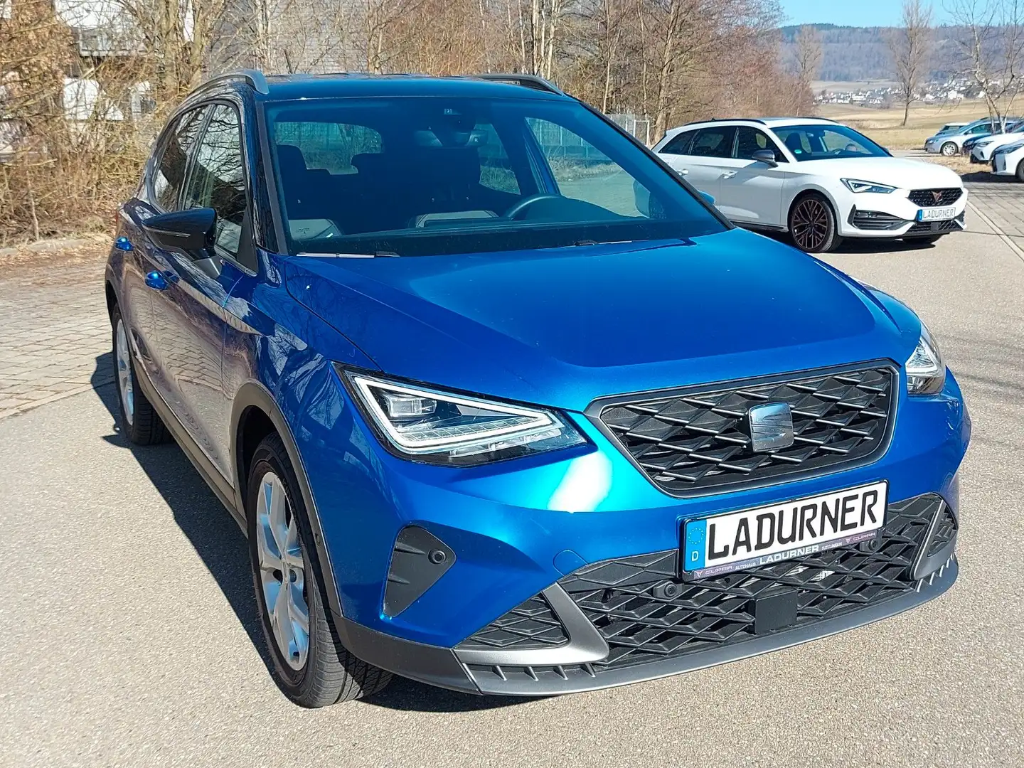 SEAT Arona FR 1.0 TSI DSG *SHZ/Navi/XL Assist. Paket* Blau - 2