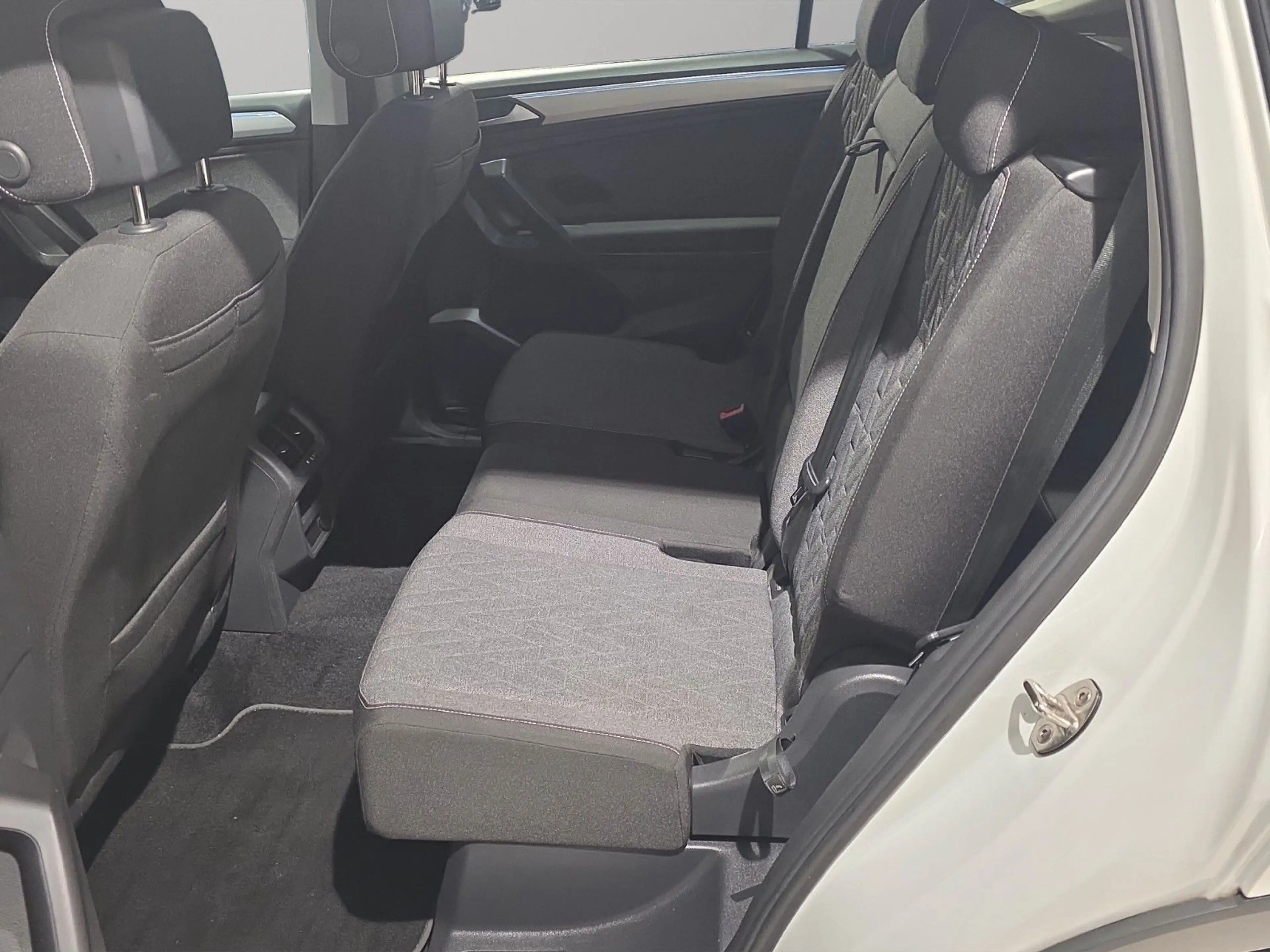 Volkswagen Tiguan Allspace DSG 7-SITZE AHK ACC LED NAV — photo 8