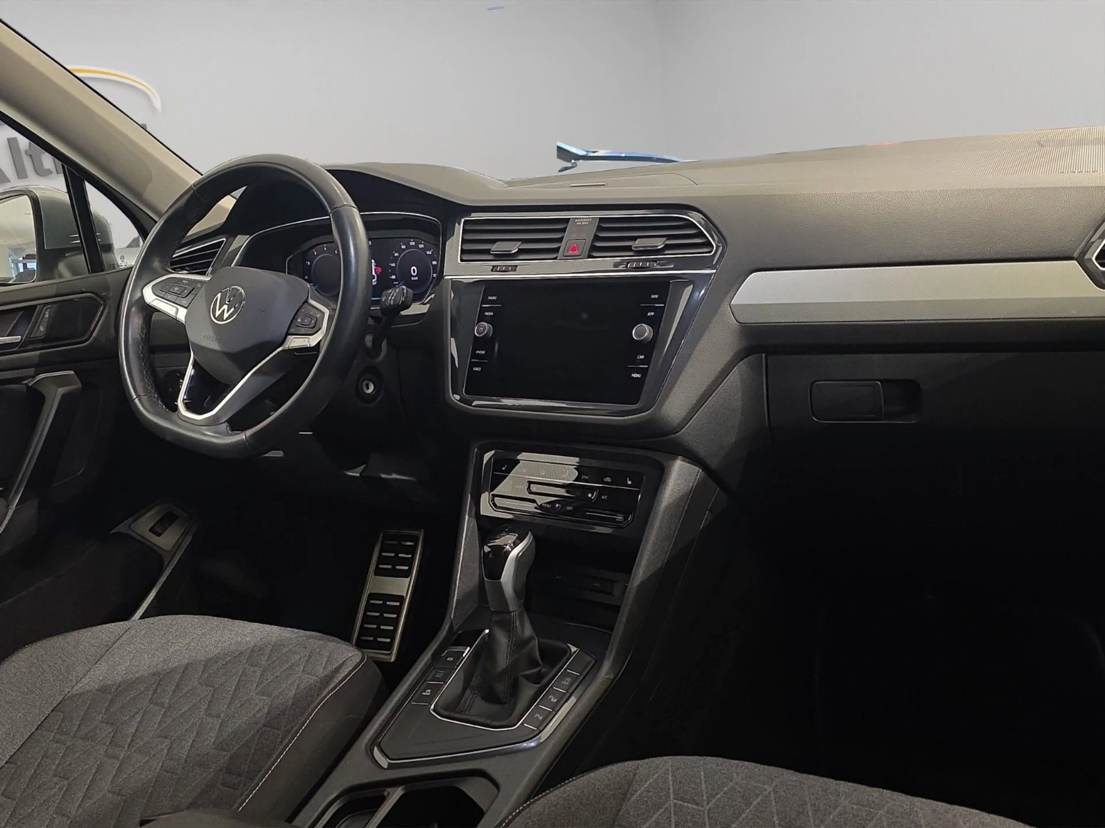 Volkswagen Tiguan Allspace DSG 7-SITZE AHK ACC LED NAV — photo 12