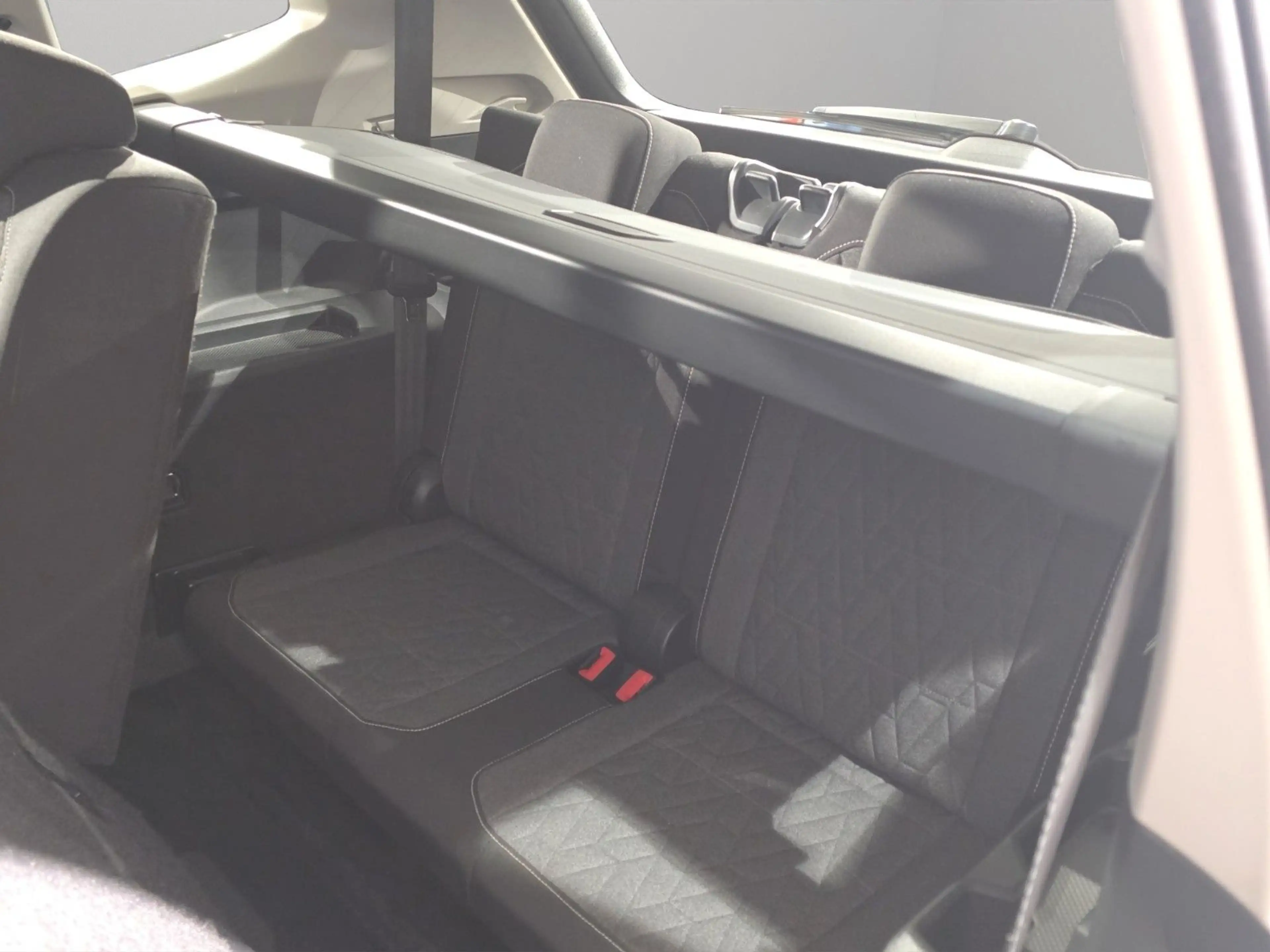 Volkswagen Tiguan Allspace DSG 7-SITZE AHK ACC LED NAV — photo 9