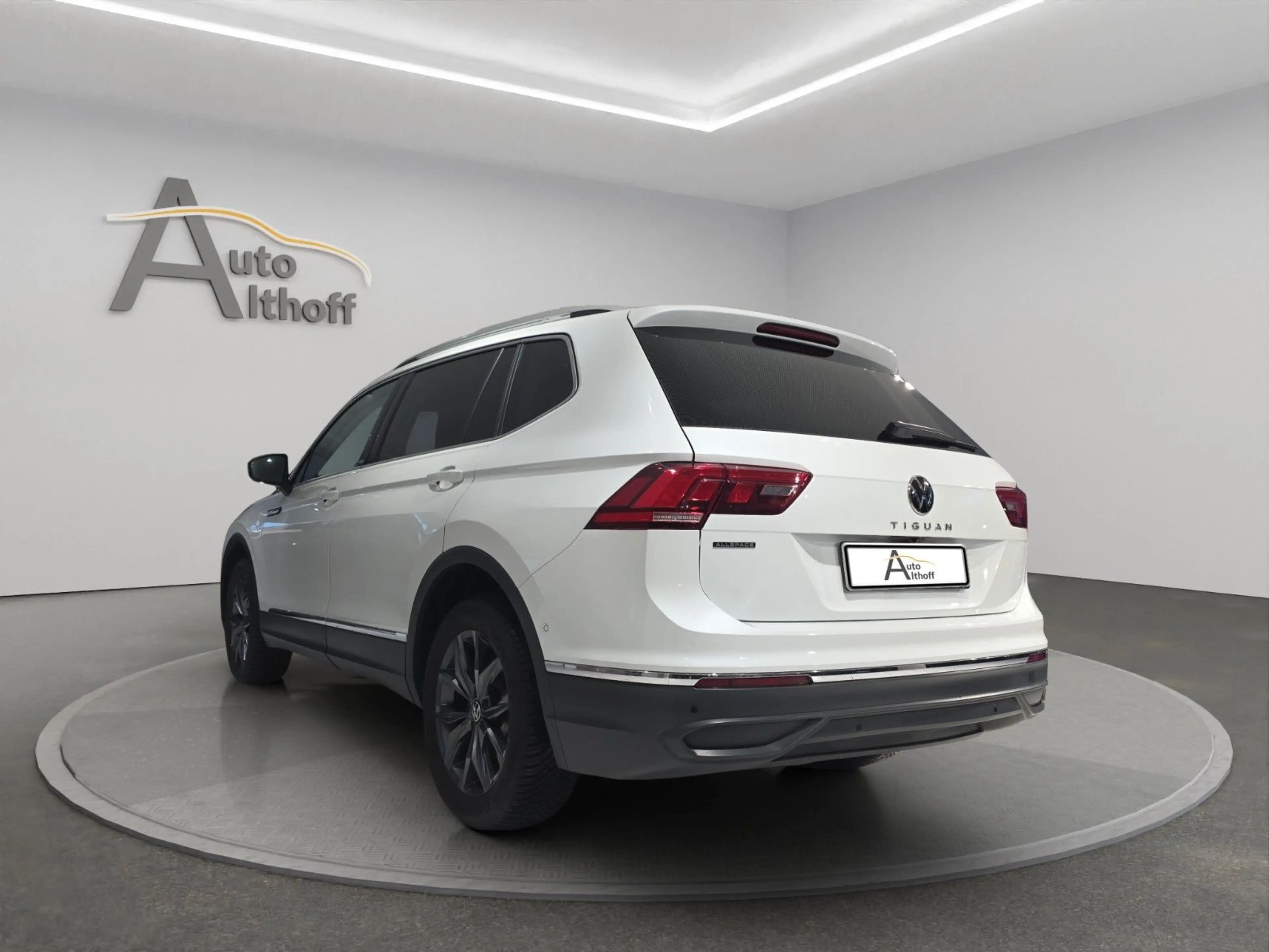 Volkswagen Tiguan Allspace DSG 7-SITZE AHK ACC LED NAV — photo 4