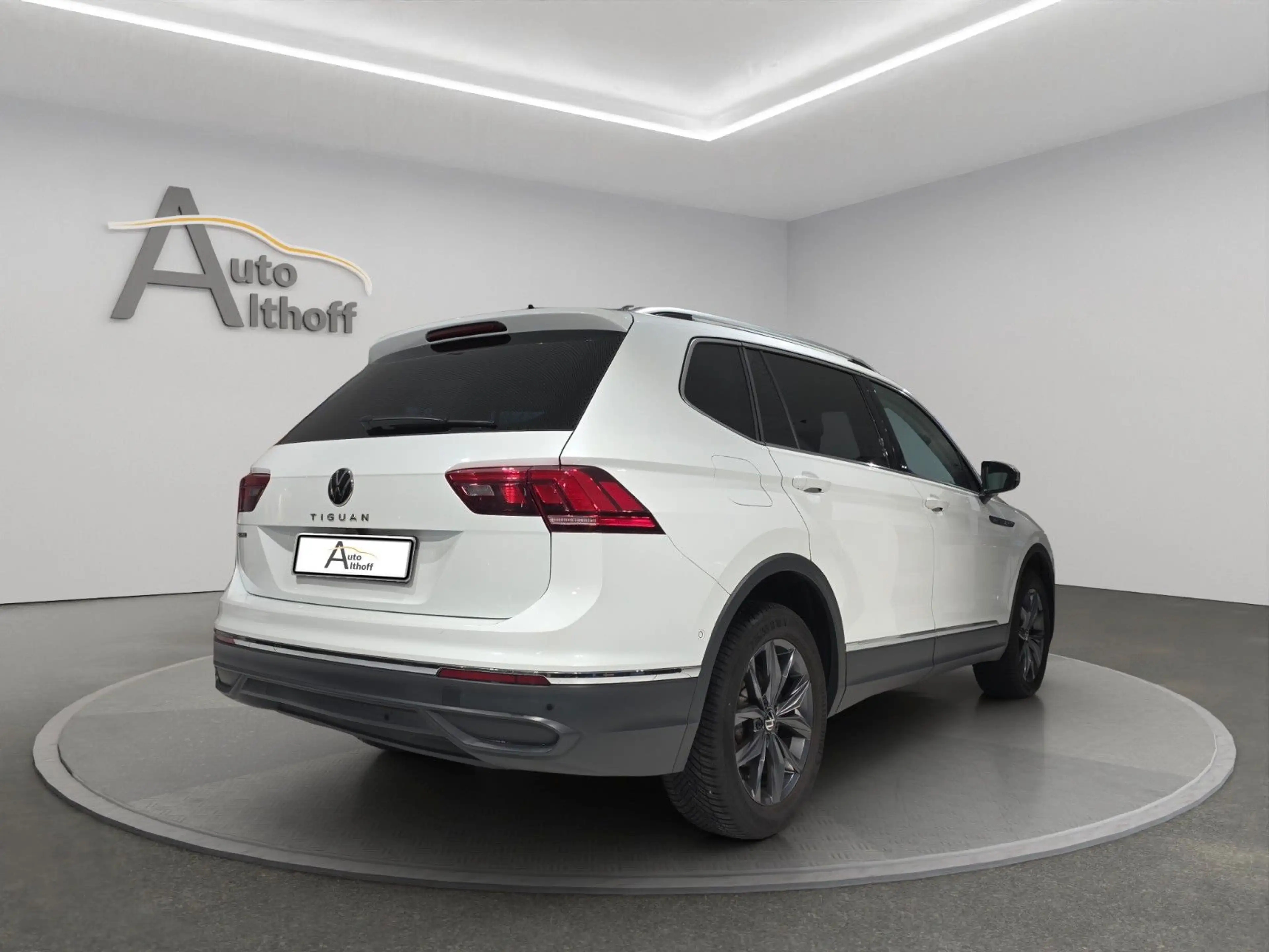 Volkswagen Tiguan Allspace DSG 7-SITZE AHK ACC LED NAV — photo 6