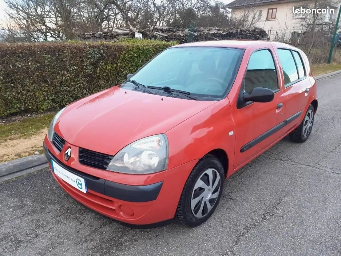 Renault Clio II 1.2 16v 75ch Confort Dynamique 5p Distribution  Rouge - 1