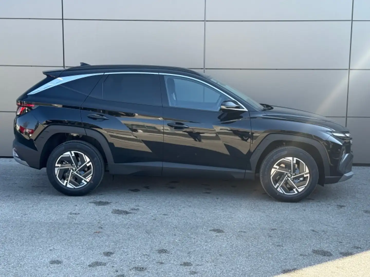 Hyundai TUCSON NX4 Jubile 1,6 T-GDI HEV Schwarz - 2