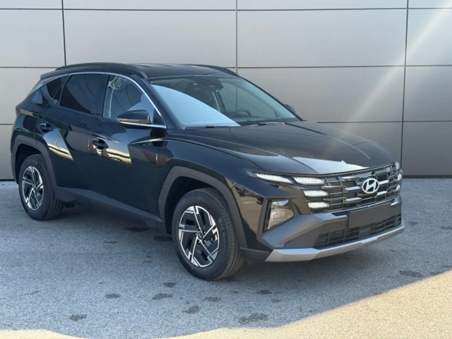 Hyundai TUCSON NX4 Jubile 1,6 T-GDI HEV Schwarz - 1