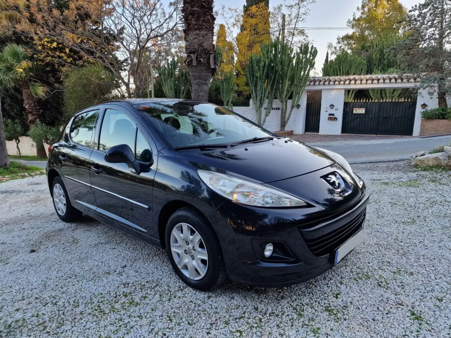 Peugeot 207 1.4HDI FAP Active Nero - 2