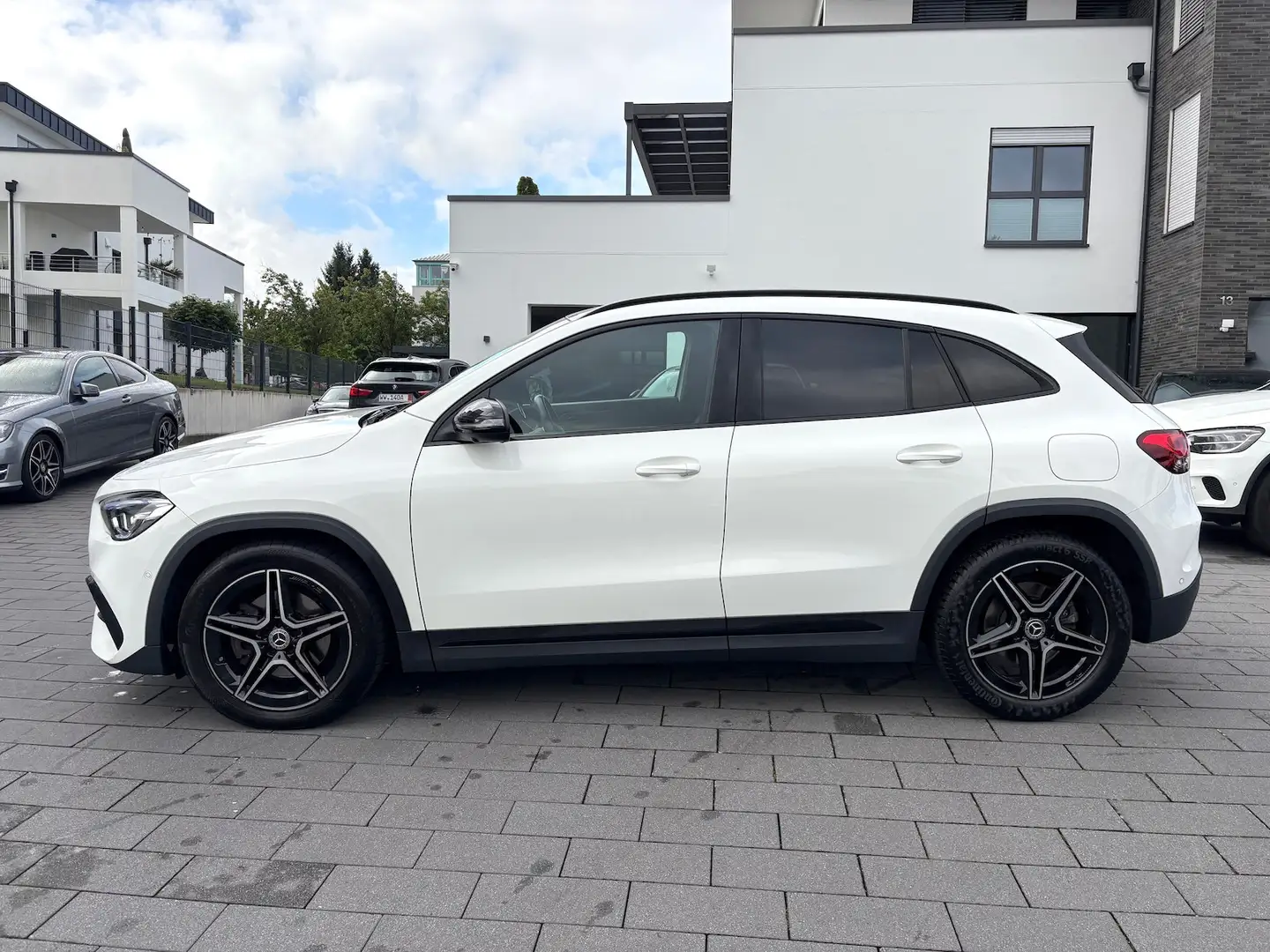 Mercedes-Benz GLA 220 d 4Matic AMG *PANO * 360 KAMERA *NIGHT Weiß - 2