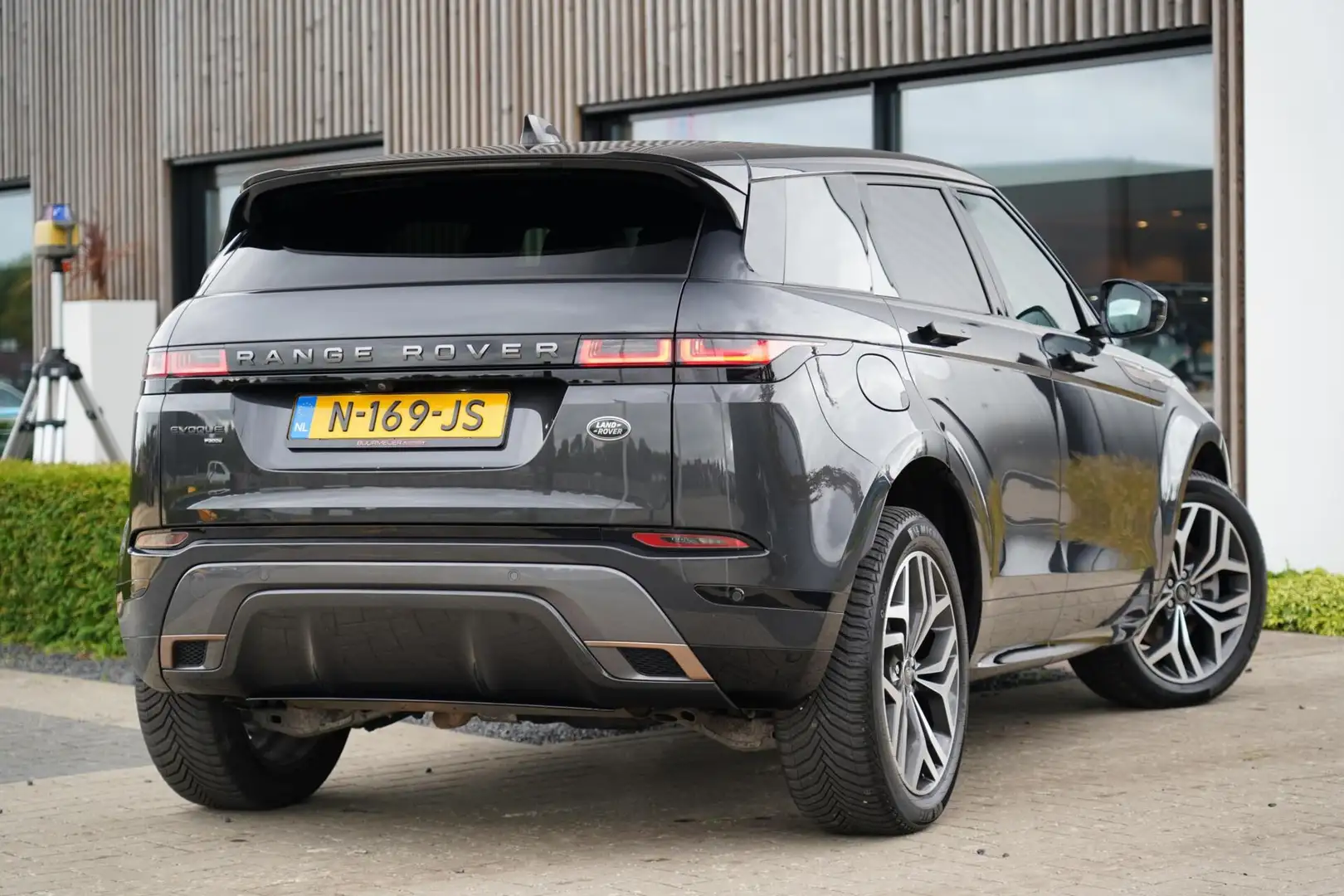 Land Rover Range Rover Evoque 1.5 P300e AWD R-Dynamic HSE | Dealer onderhouden | Grijs - 2