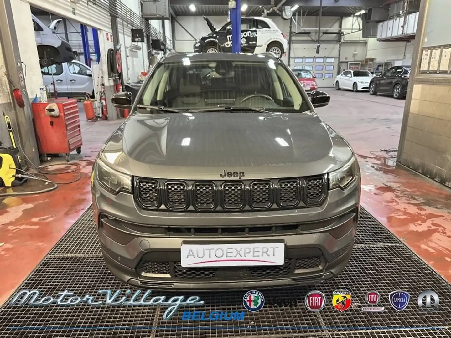 Jeep Compass 1.3 Turbo T4 130 4x2 MTX Night Eagle Grijs - 2