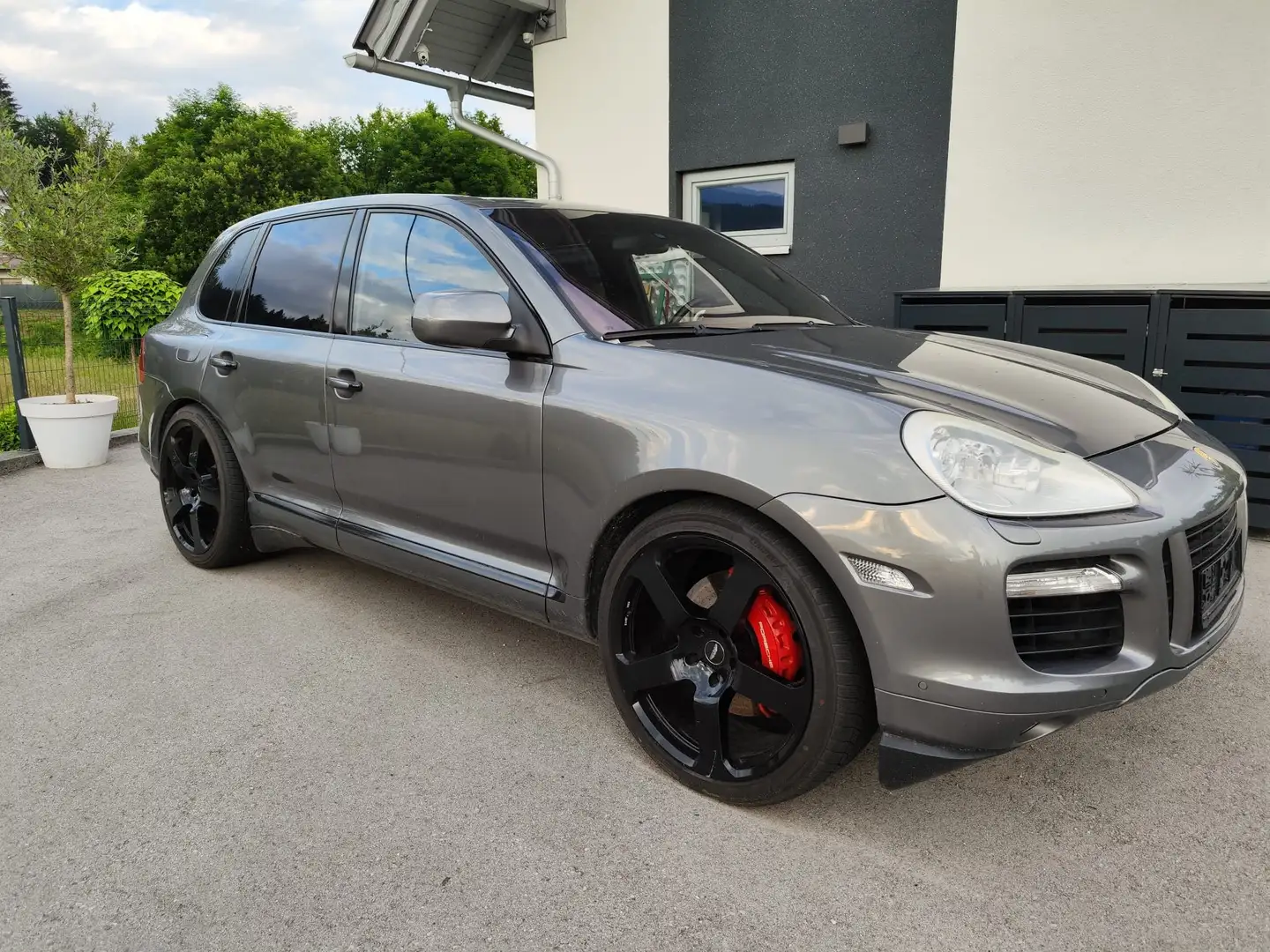 Porsche Cayenne Turbo Grau - 1