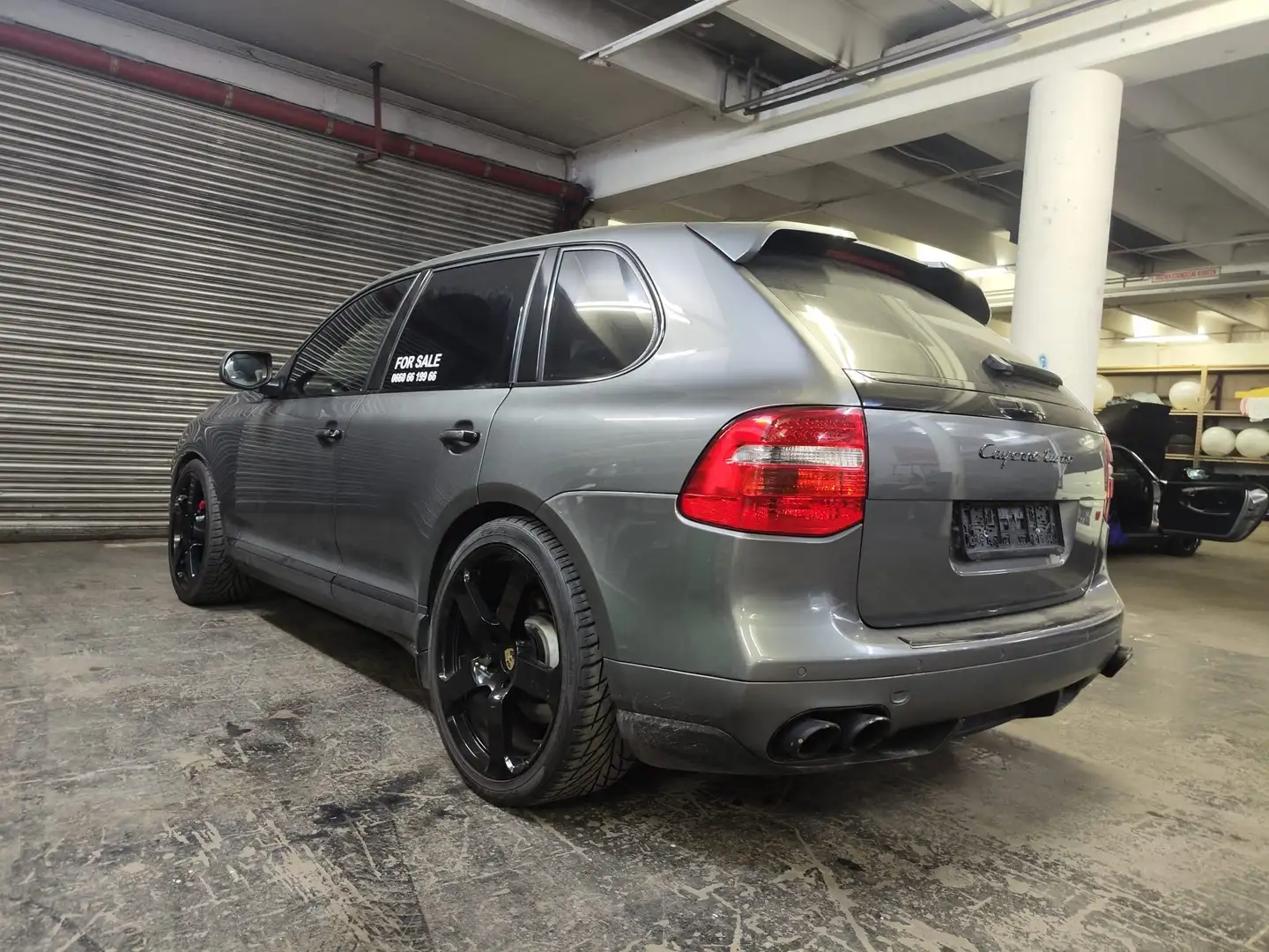 Porsche Cayenne Turbo Grau - 2