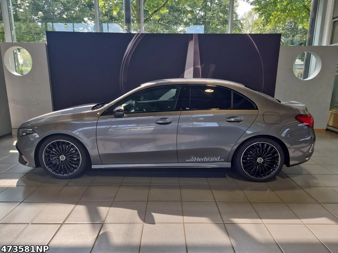 Mercedes-Benz A 220 4MATIC 19"+AMG+KEYLESS+DISTRO+MULTI+360° Grau - 2