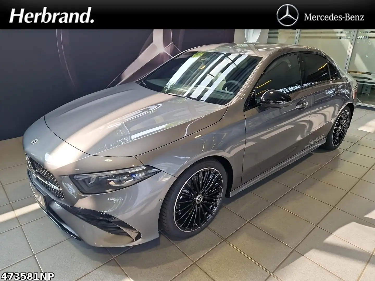 Mercedes-Benz A 220 4MATIC 19"+AMG+KEYLESS+DISTRO+MULTI+360° Grau - 1