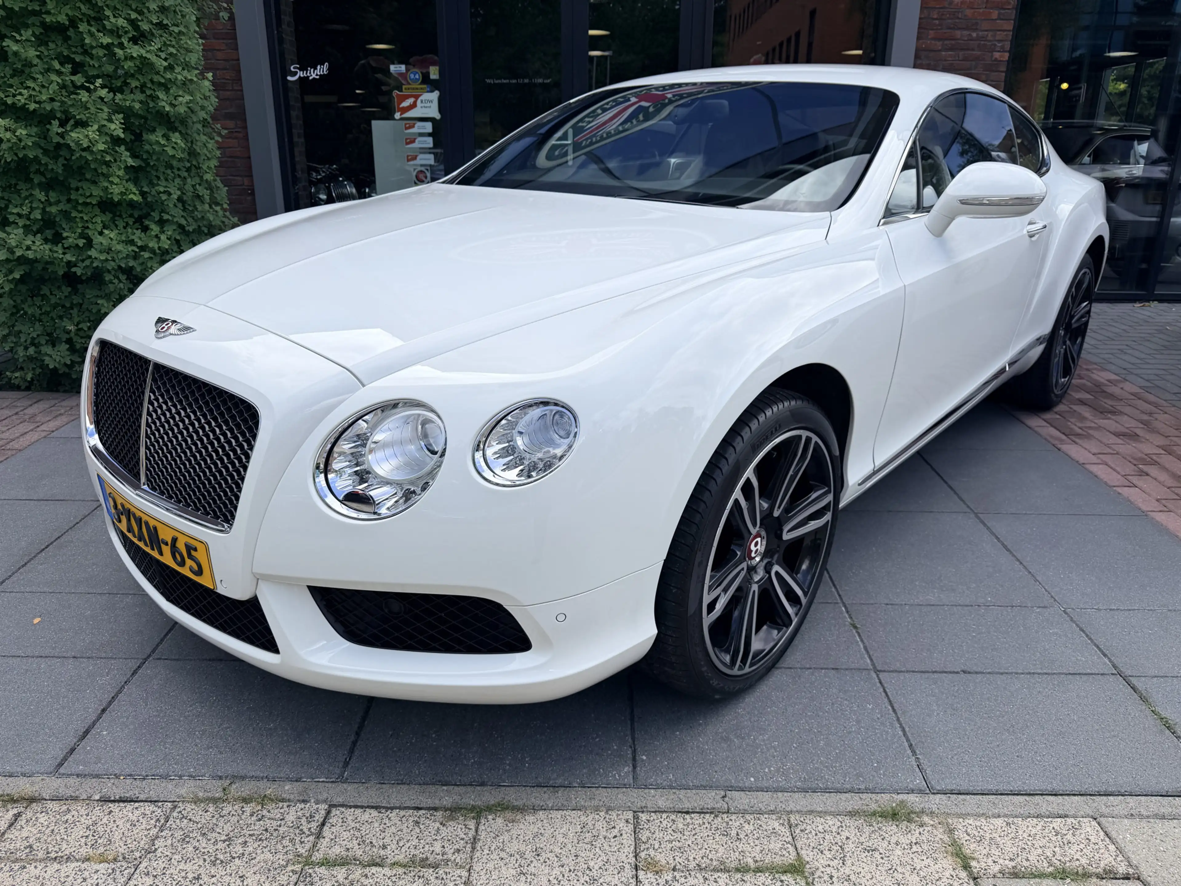 Bentley Continental GT 4.0 V8 — photo 4