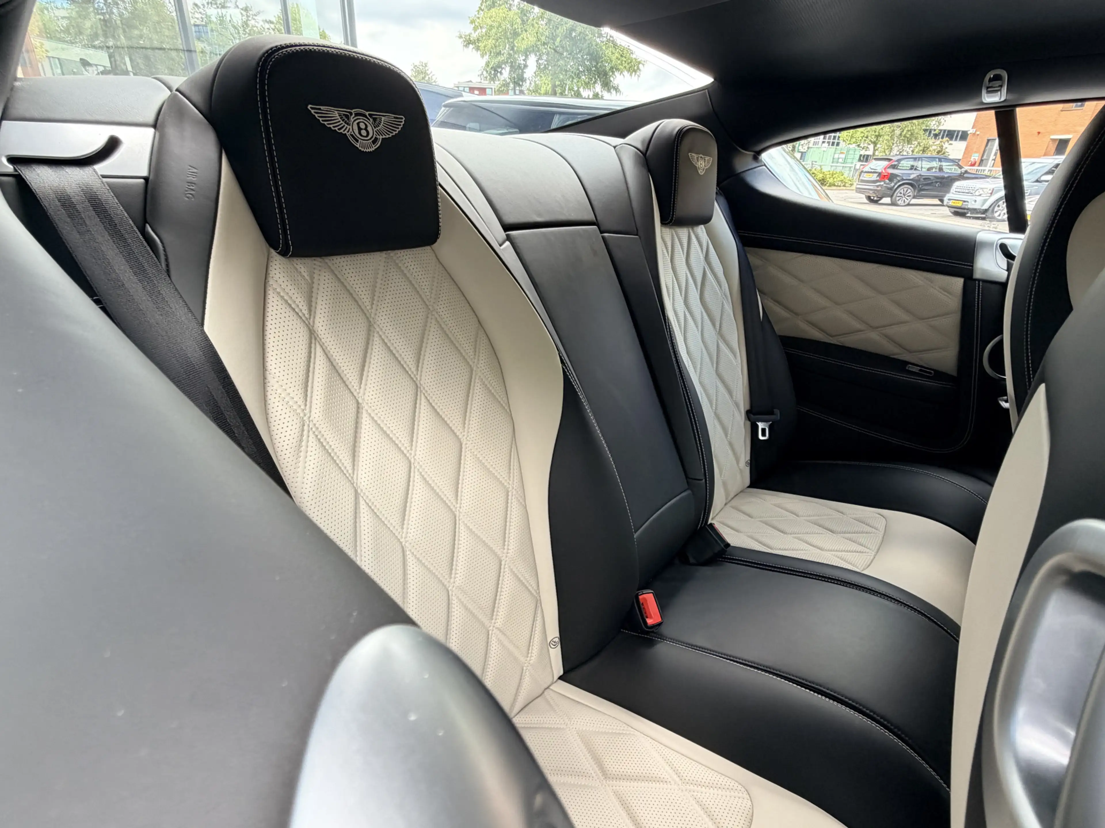 Bentley Continental GT 4.0 V8 — photo 12