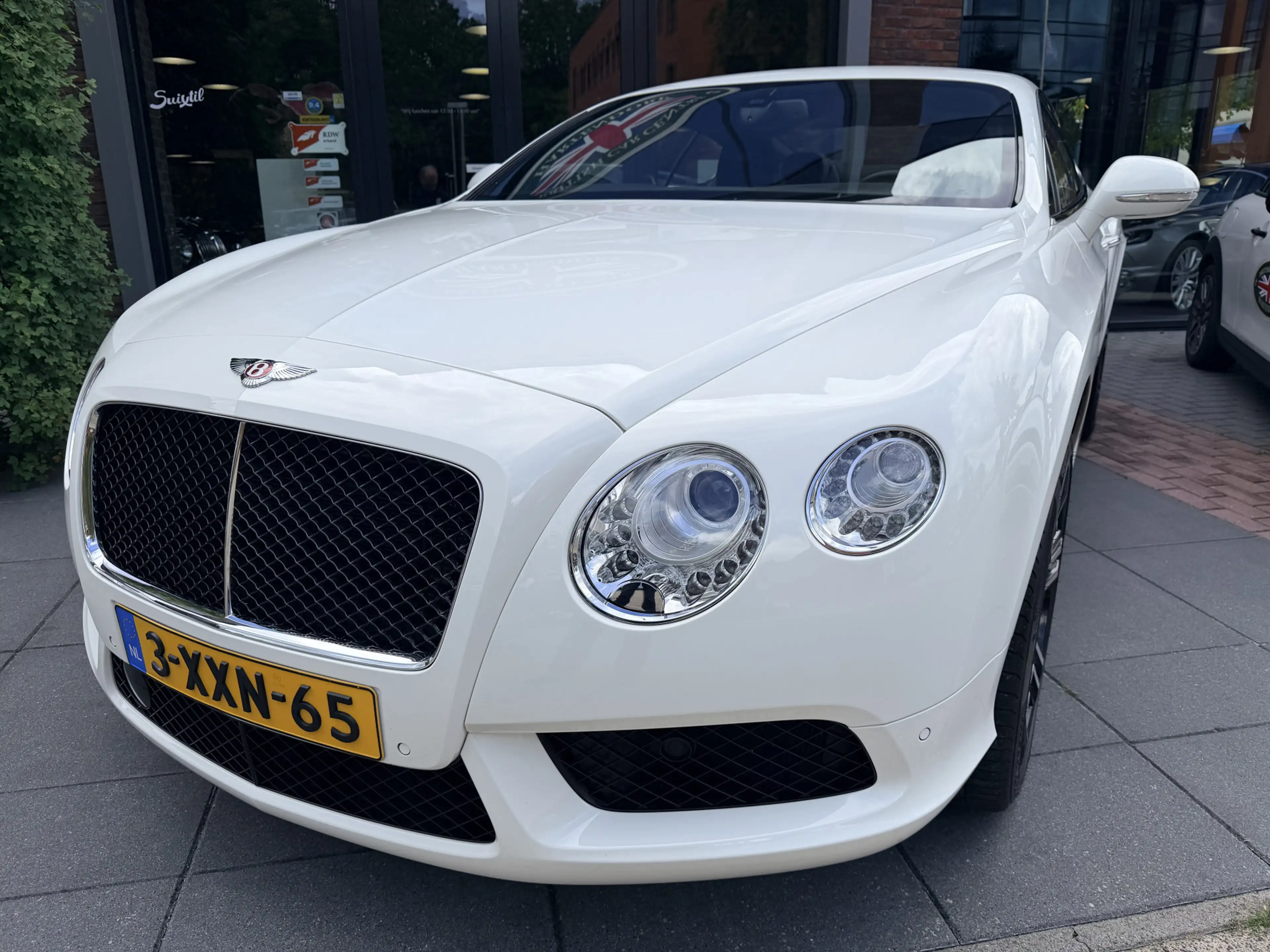 Bentley Continental GT 4.0 V8 — photo 15