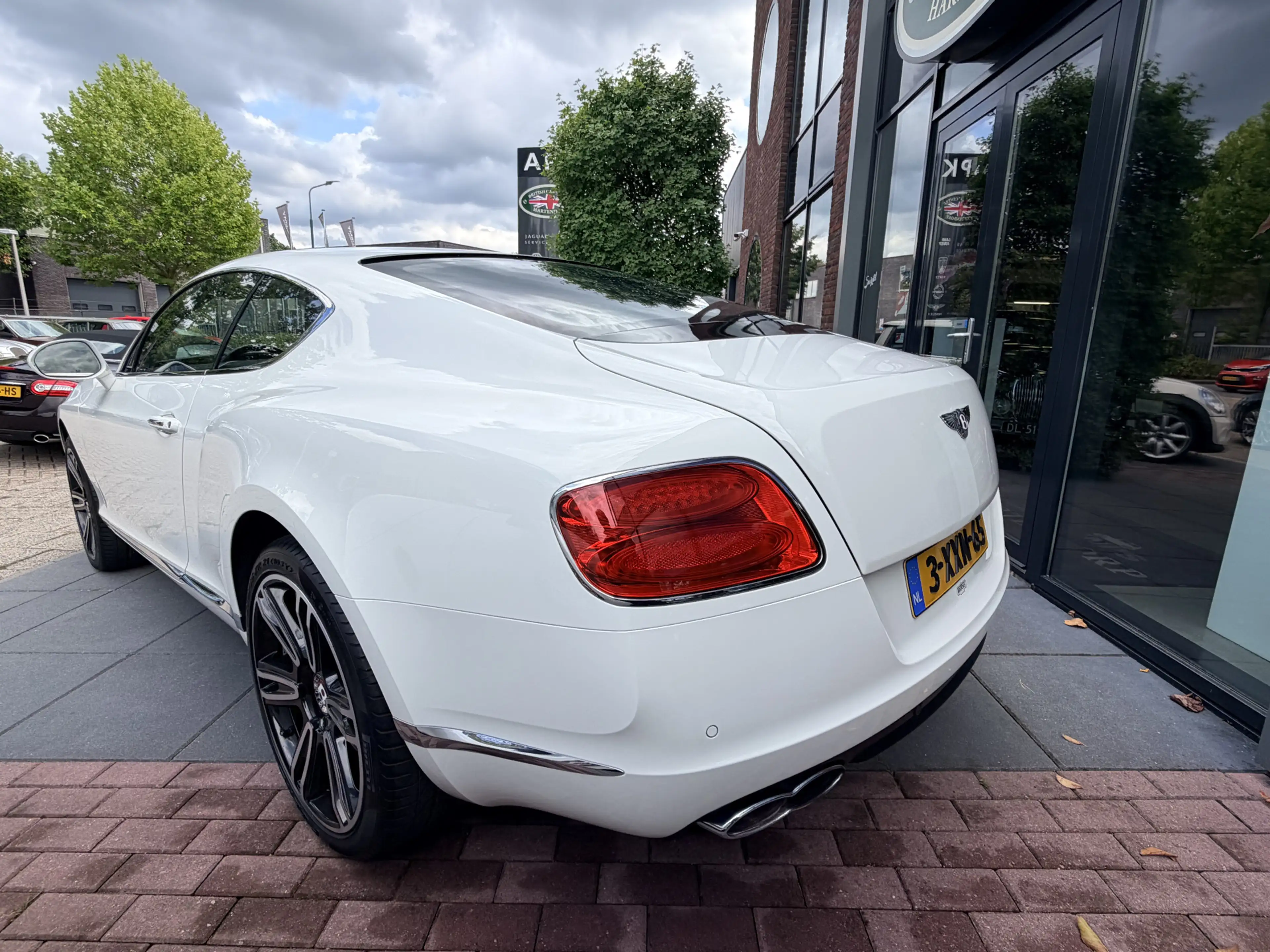 Bentley Continental GT 4.0 V8 — photo 2
