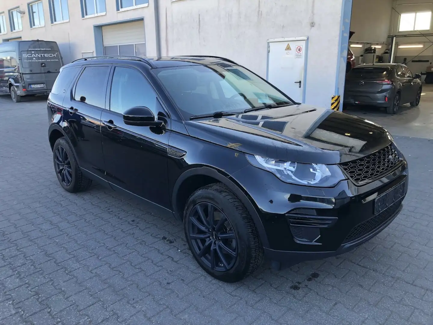 Land Rover Discovery Sport Pure 2.0 Diesel, Navi, Alu, 4x4 Schwarz - 2