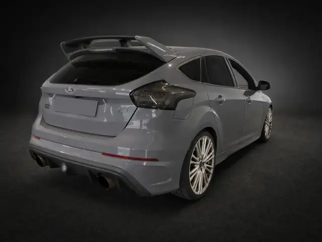 Ford Focus view 3