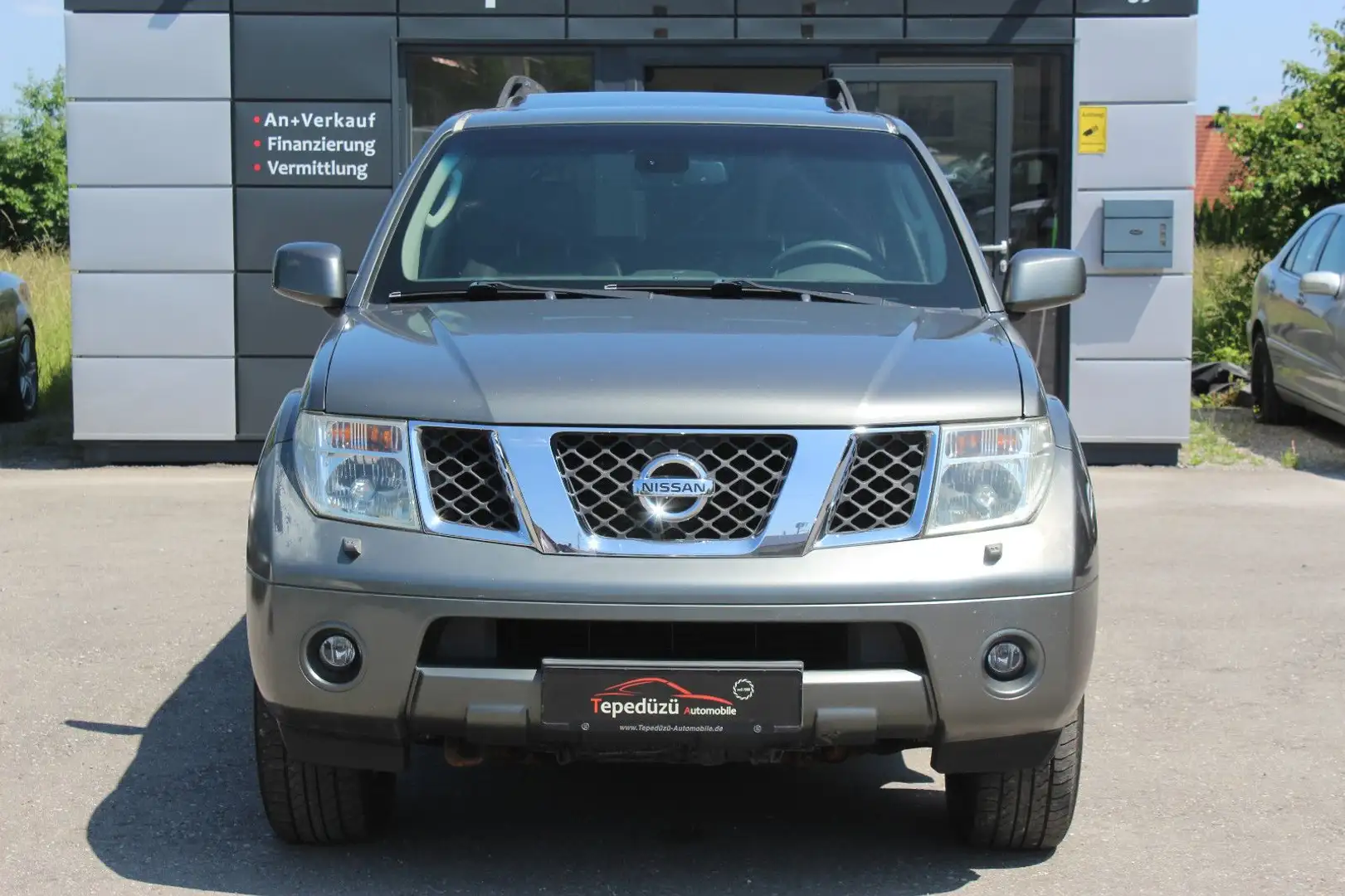 Nissan Pathfinder 2.5 dCi*Navi*AHK*7 Sitzer*Klima*KeyGo Grau - 2