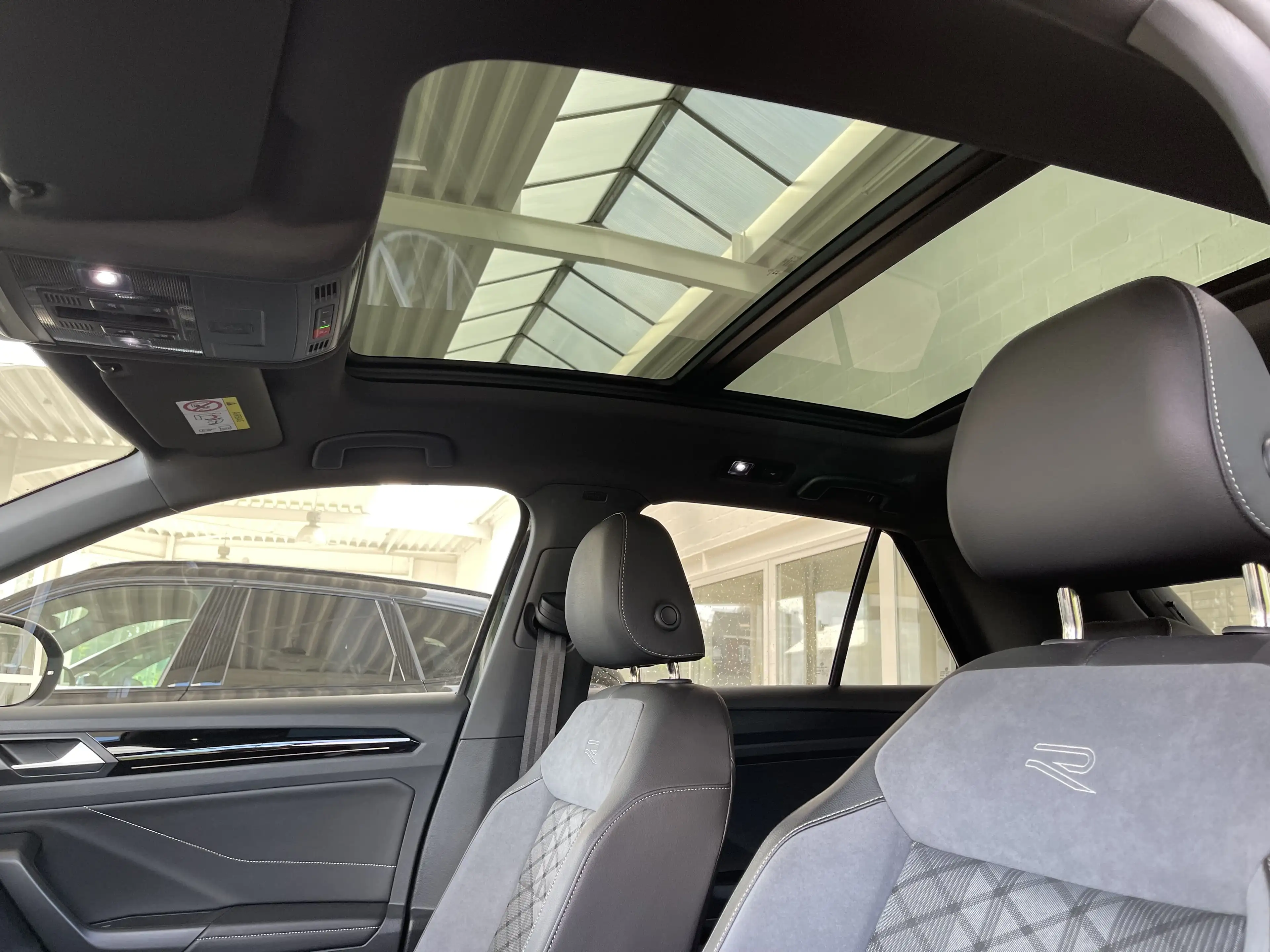 Volkswagen T-Roc 1.0 TSI *** GARANTIE + R-LINE + TOIT PANO + LED + COCKPIT *** — photo 15