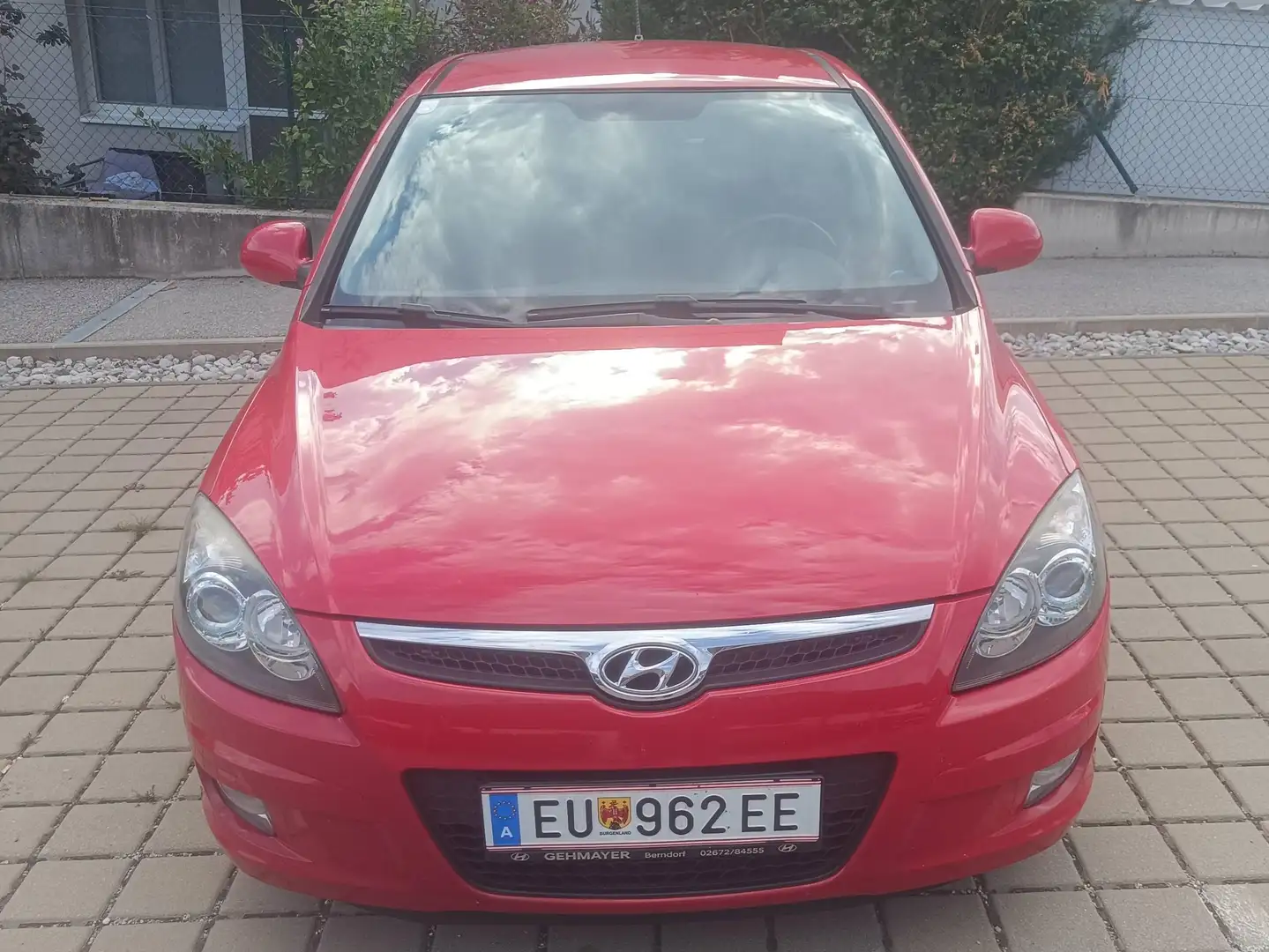 Hyundai i30 i30 1,6 CRDi Europe blue drive DPF Europe Rot - 2