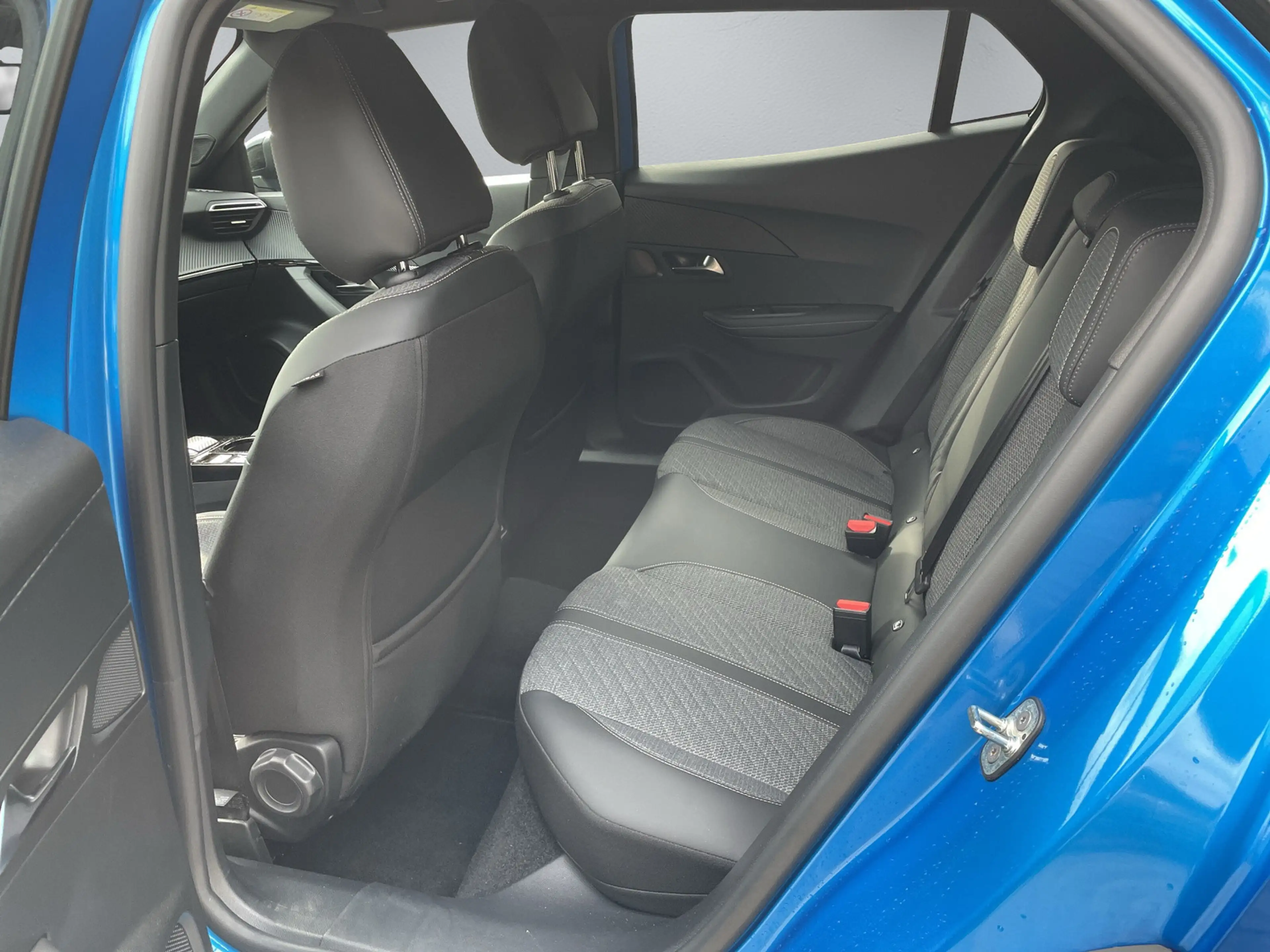Peugeot 2008 Allure — photo 12