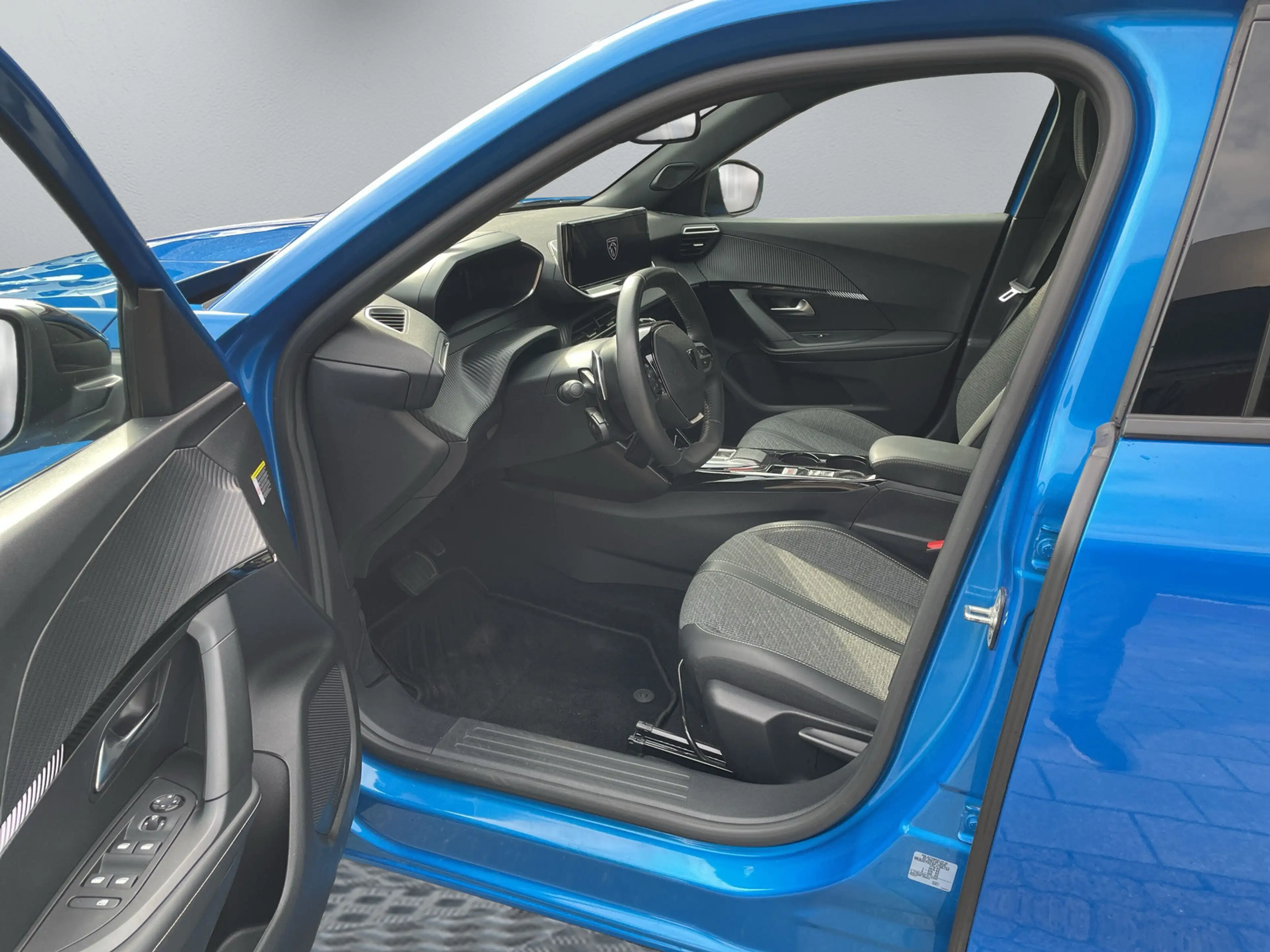 Peugeot 2008 Allure — photo 11