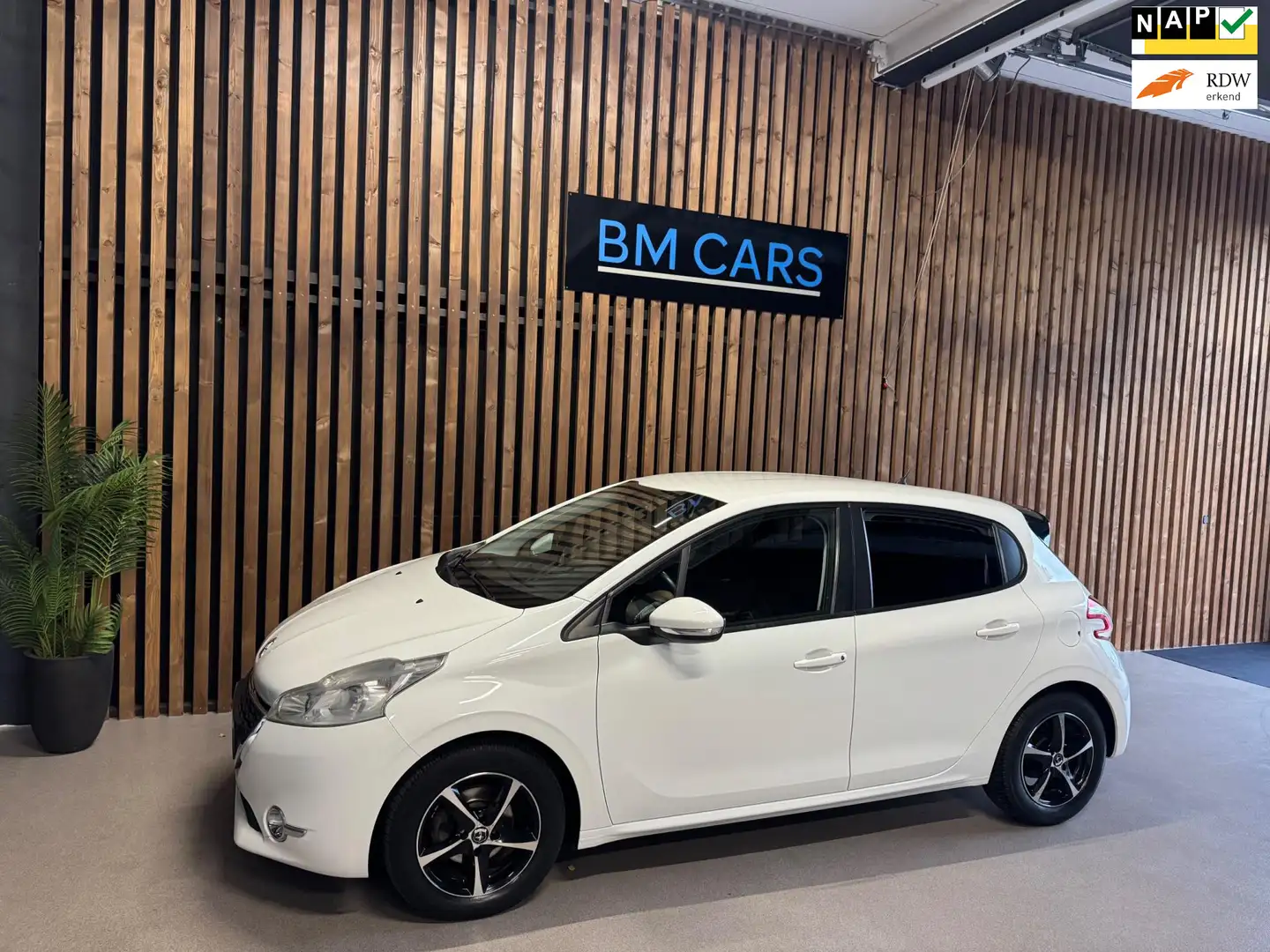 Peugeot 208 1.2 VTi Active Airco, Trekhaak, Cruise Control Wit - 1
