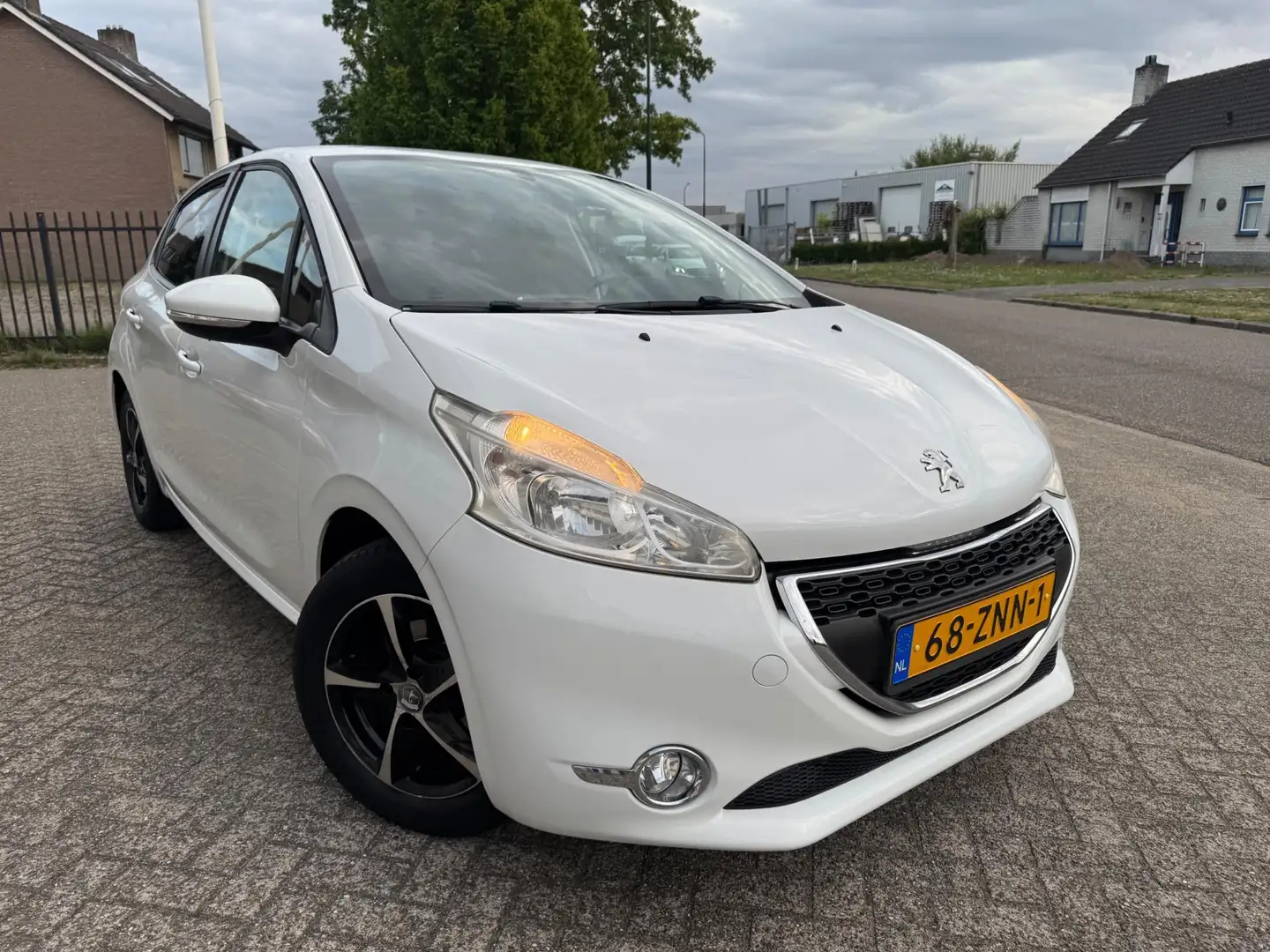 Peugeot 208 1.2 VTi Active Airco, Trekhaak, Cruise Control Wit - 2