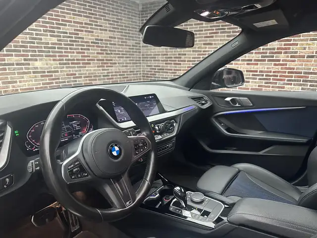 BMW 1 Series view 3