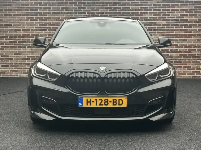 BMW 1 Series view 5