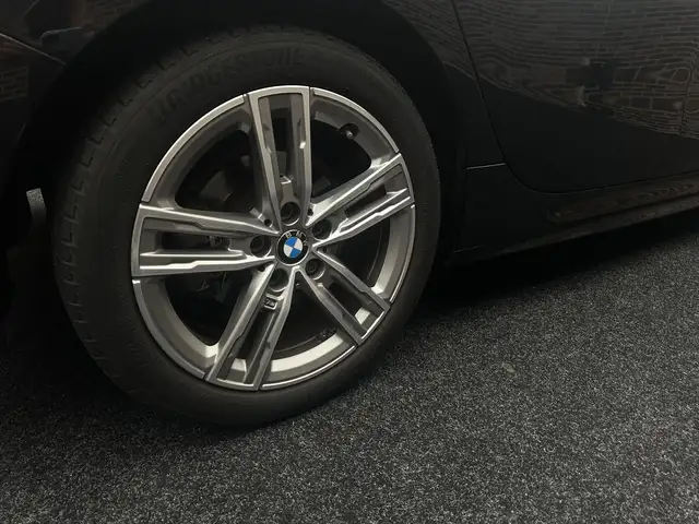 BMW 1 Series view 8