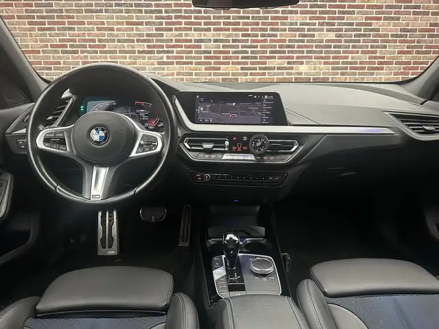 BMW 1 Series view 11